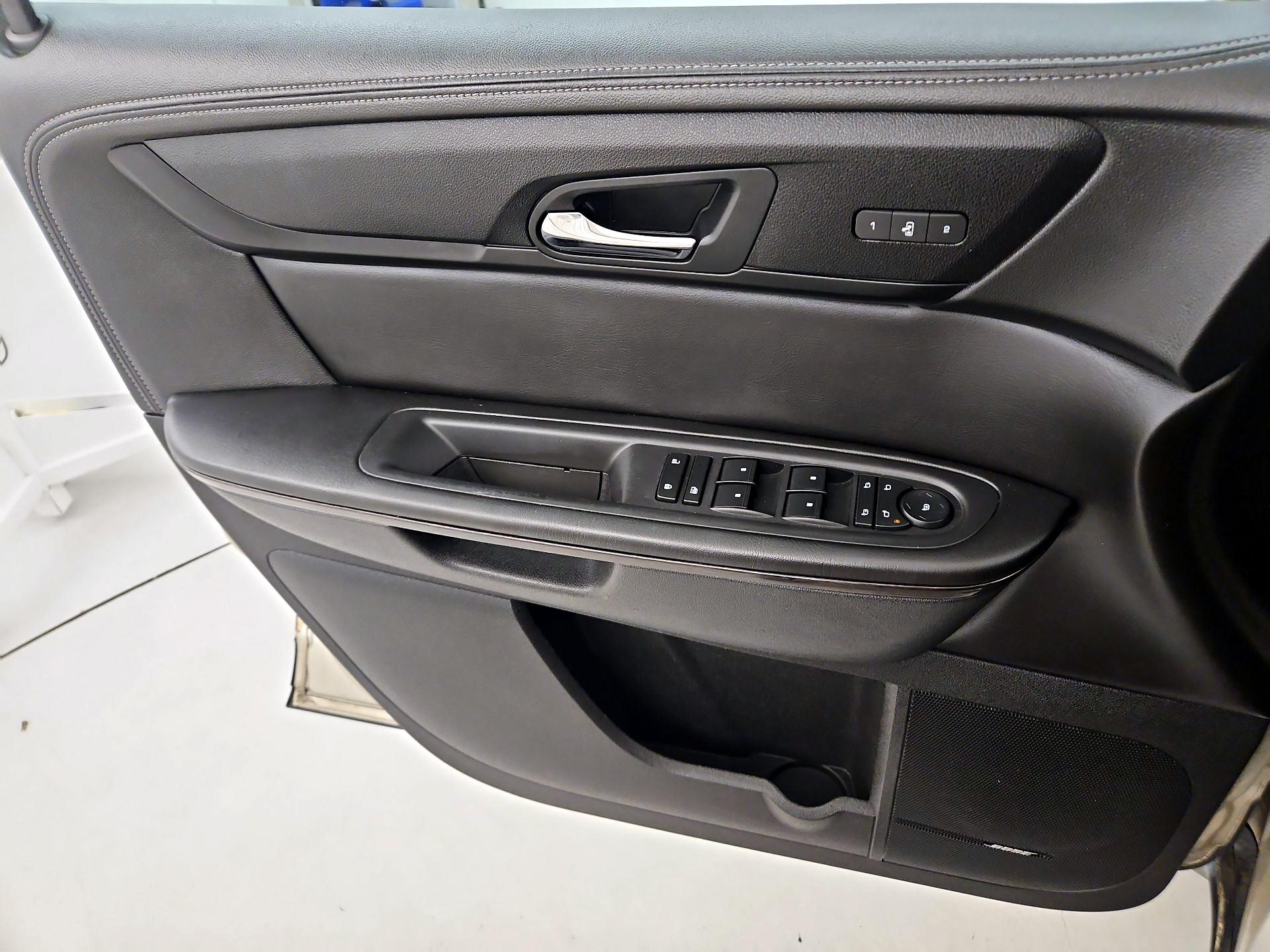 Thumbnail: 2015 Chevrolet Traverse - 12