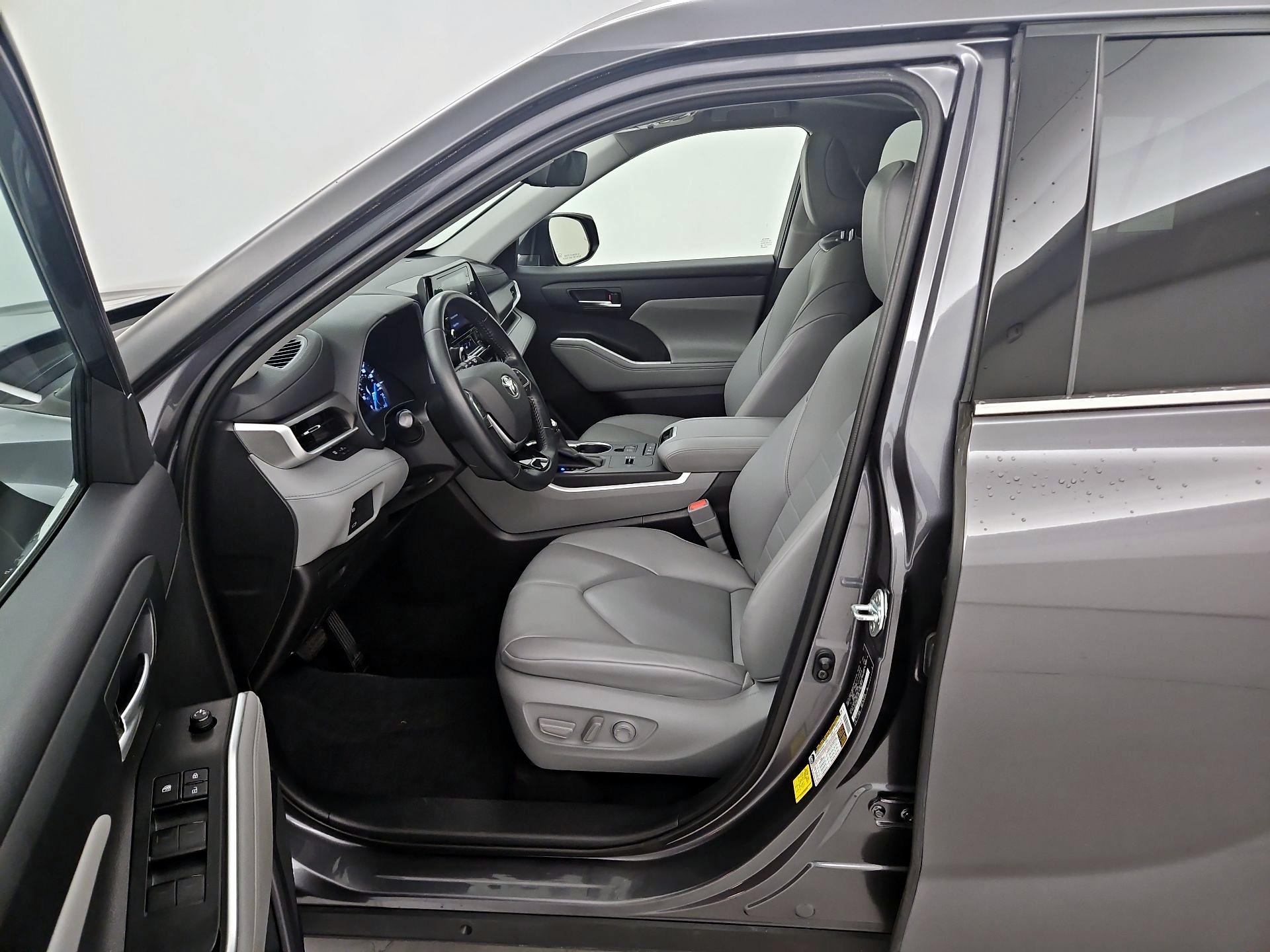 Thumbnail: 2021 Toyota Highlander - 11