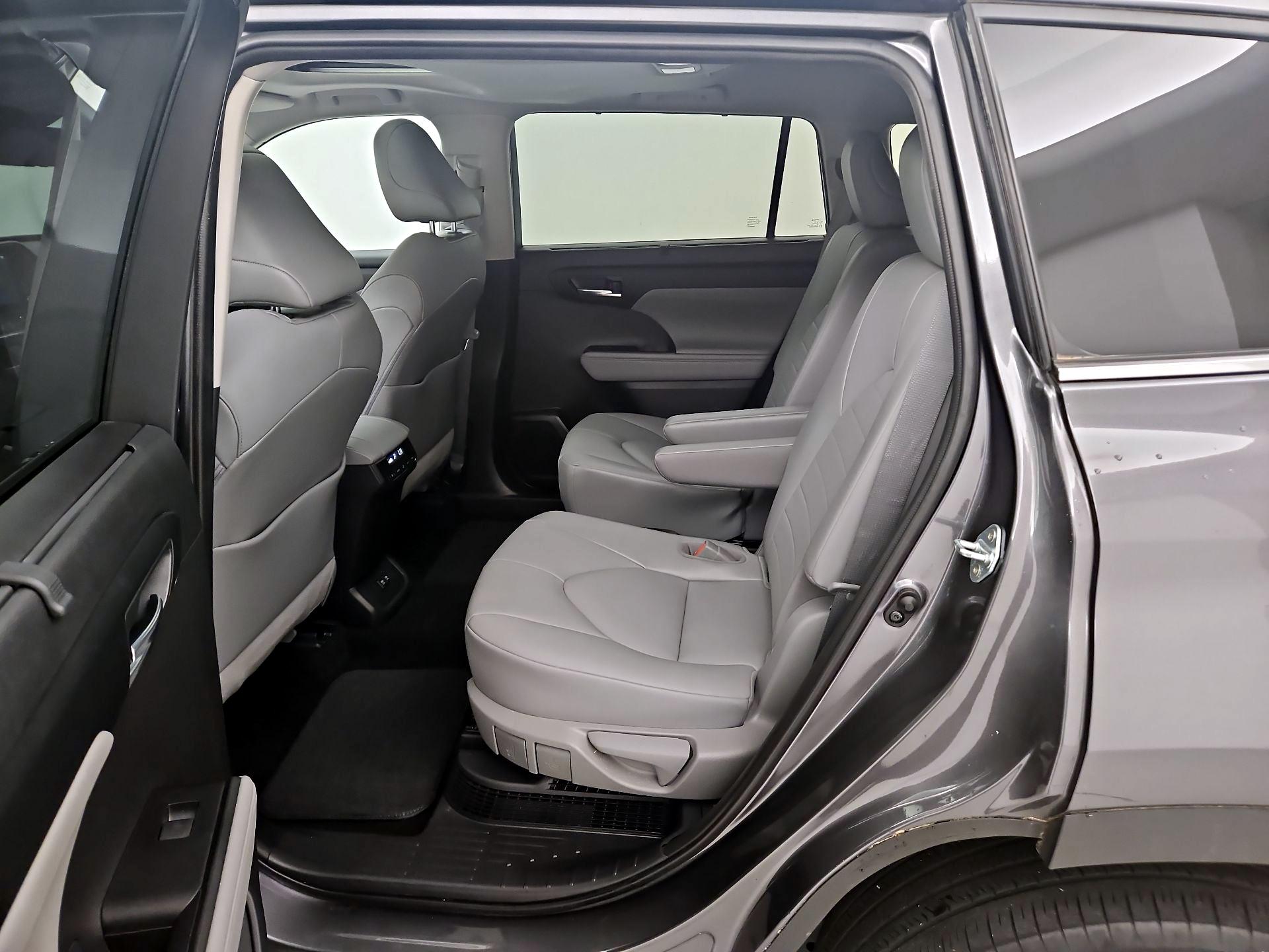 Thumbnail: 2021 Toyota Highlander - 20