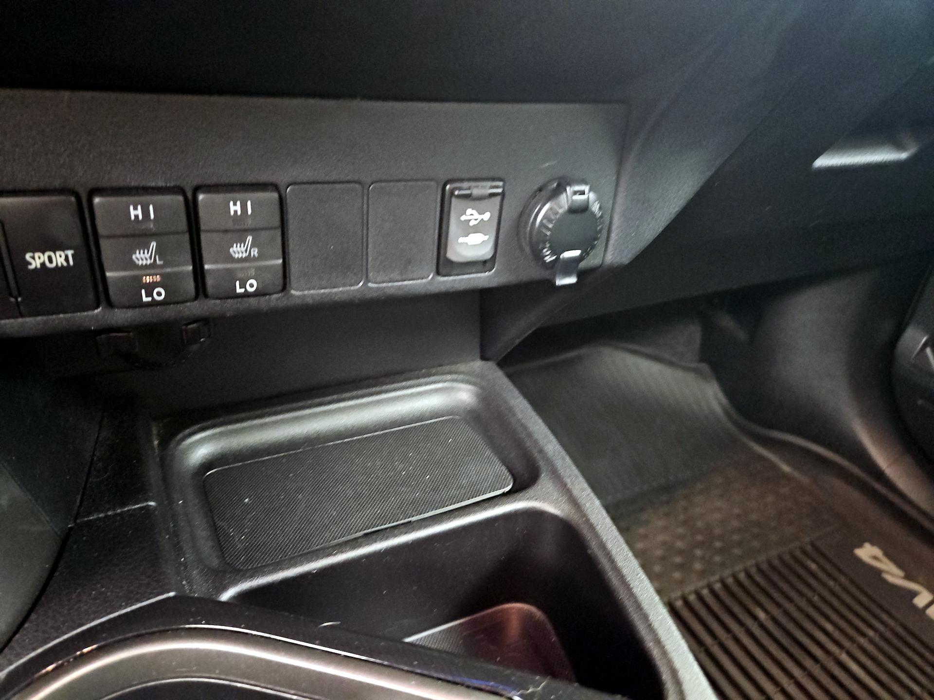Thumbnail: 2017 Toyota RAV4 - 18
