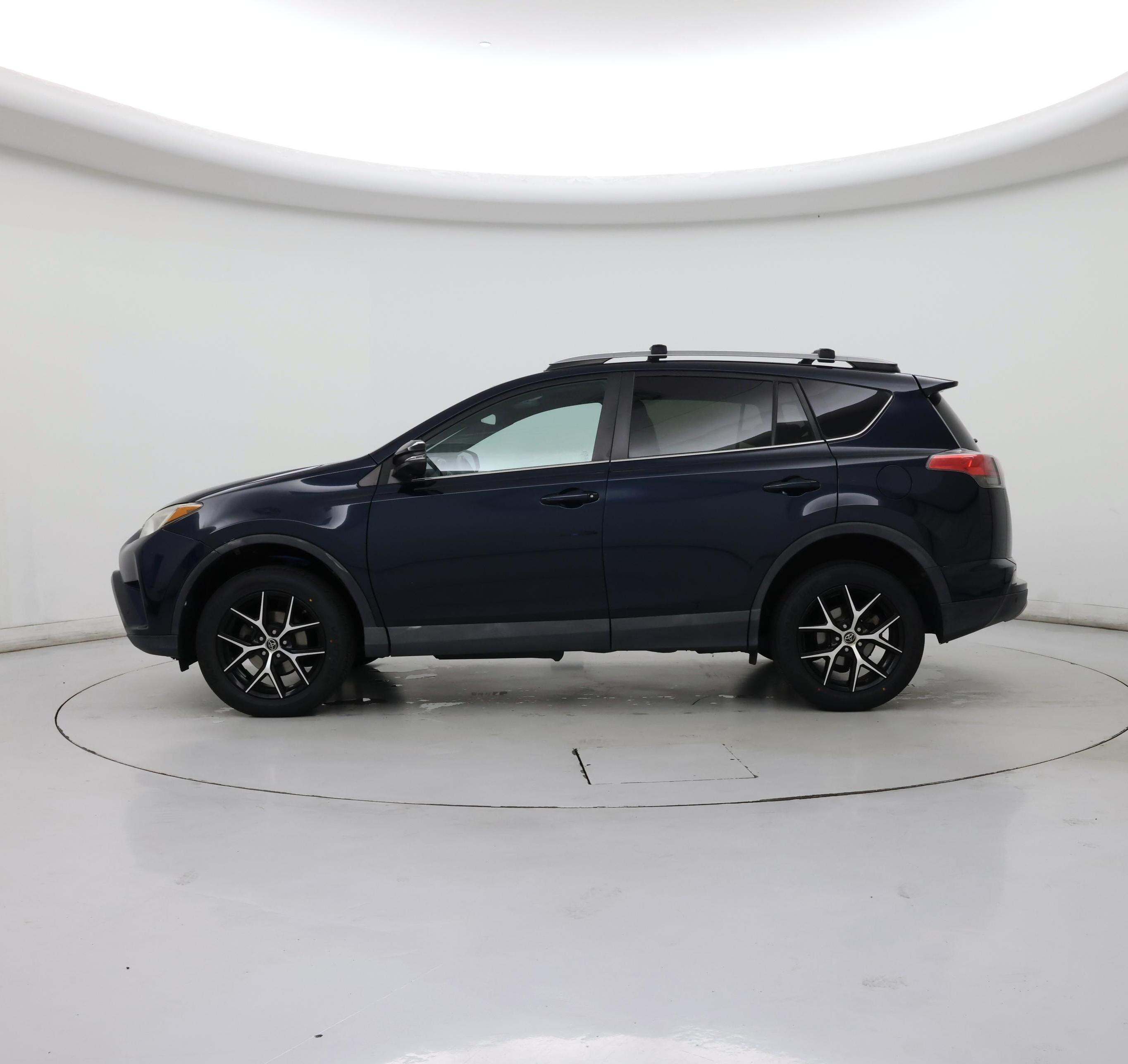 Thumbnail: 2017 Toyota RAV4 - 3