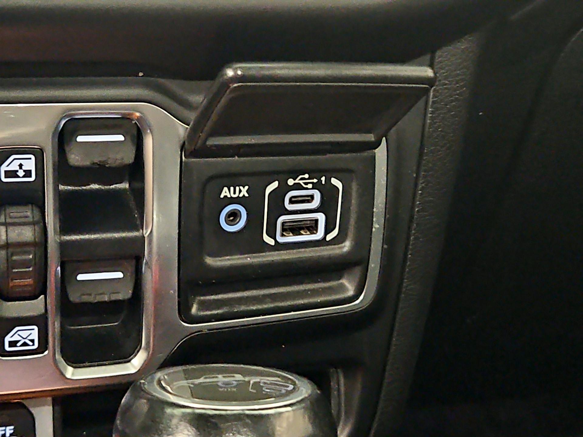 Thumbnail: 2021 Jeep Gladiator - 18
