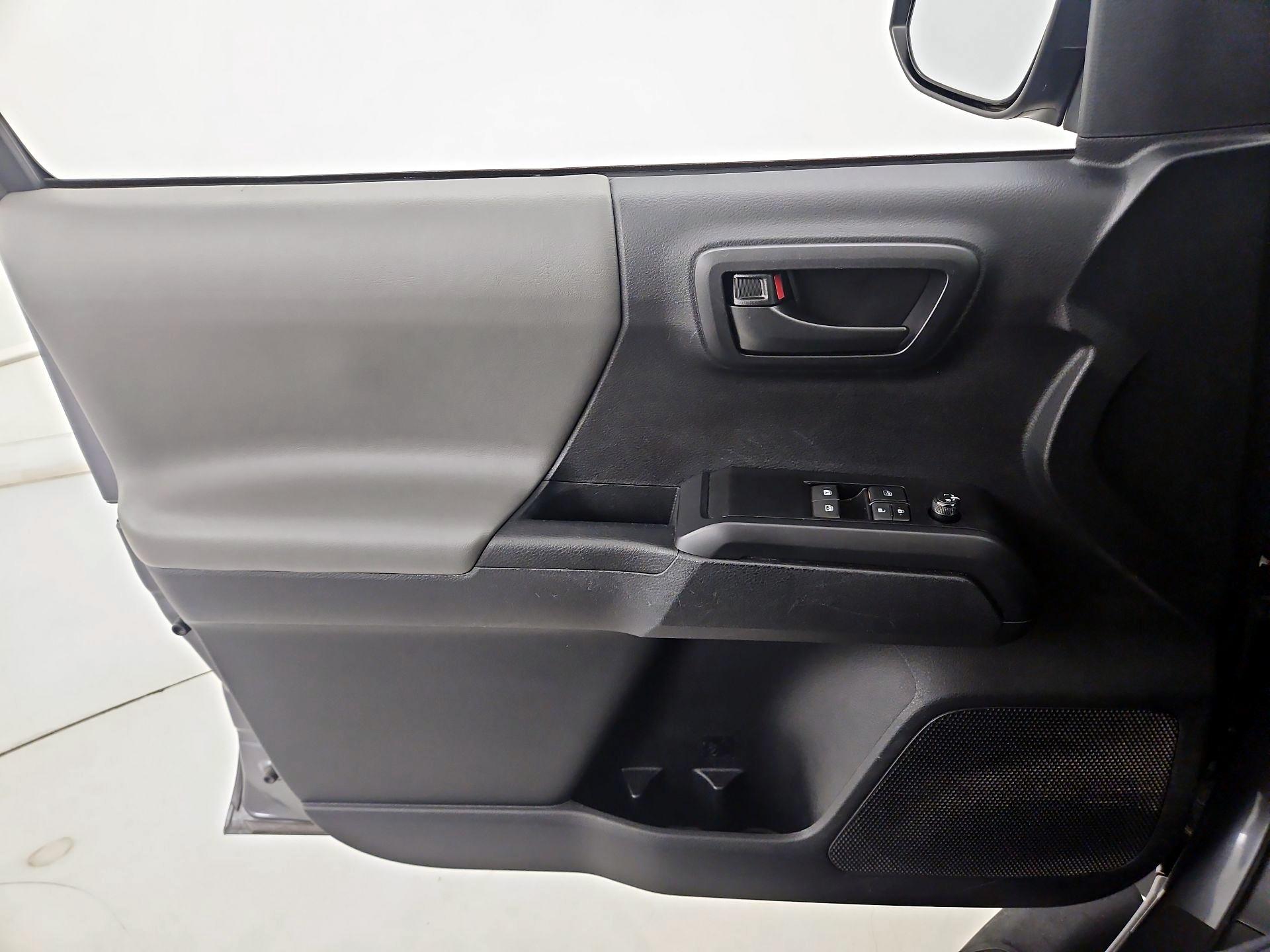 Thumbnail: 2020 Toyota Tacoma - 12