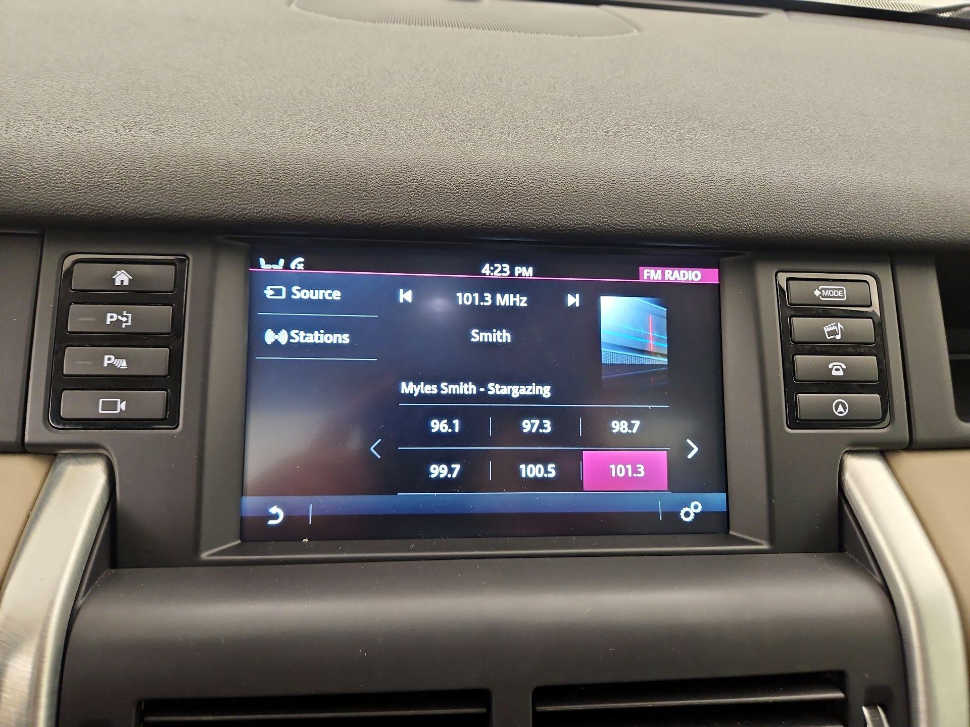 Thumbnail: 2018 Land Rover Discovery Sport - 16