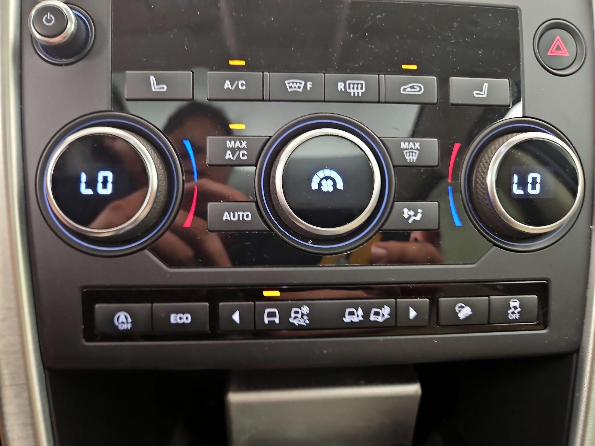 Thumbnail: 2018 Land Rover Discovery Sport - 17