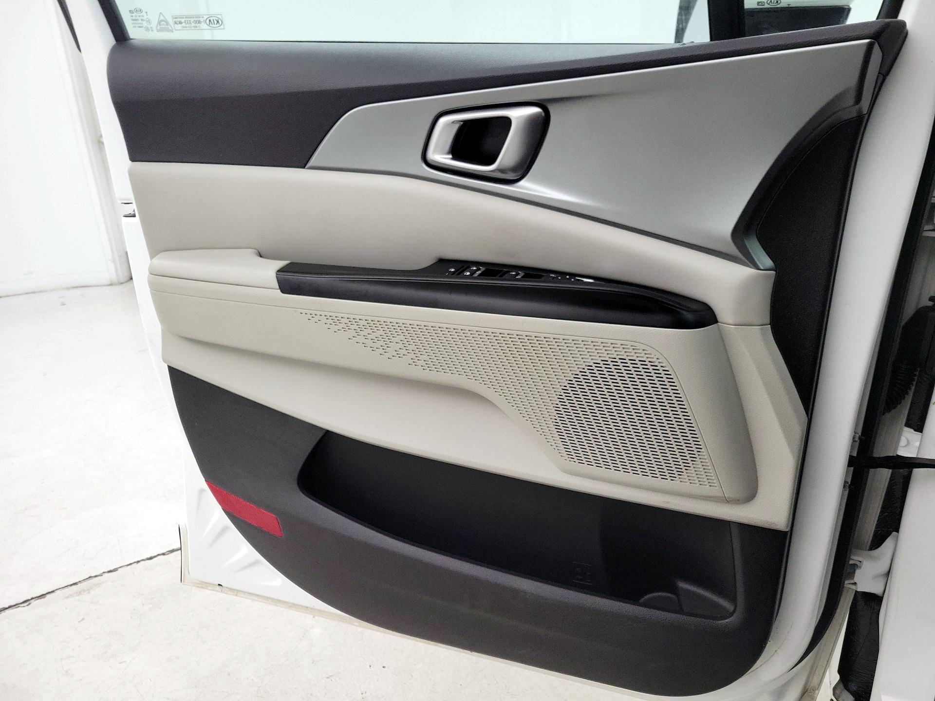 Thumbnail: 2022 Kia Carnival - 12