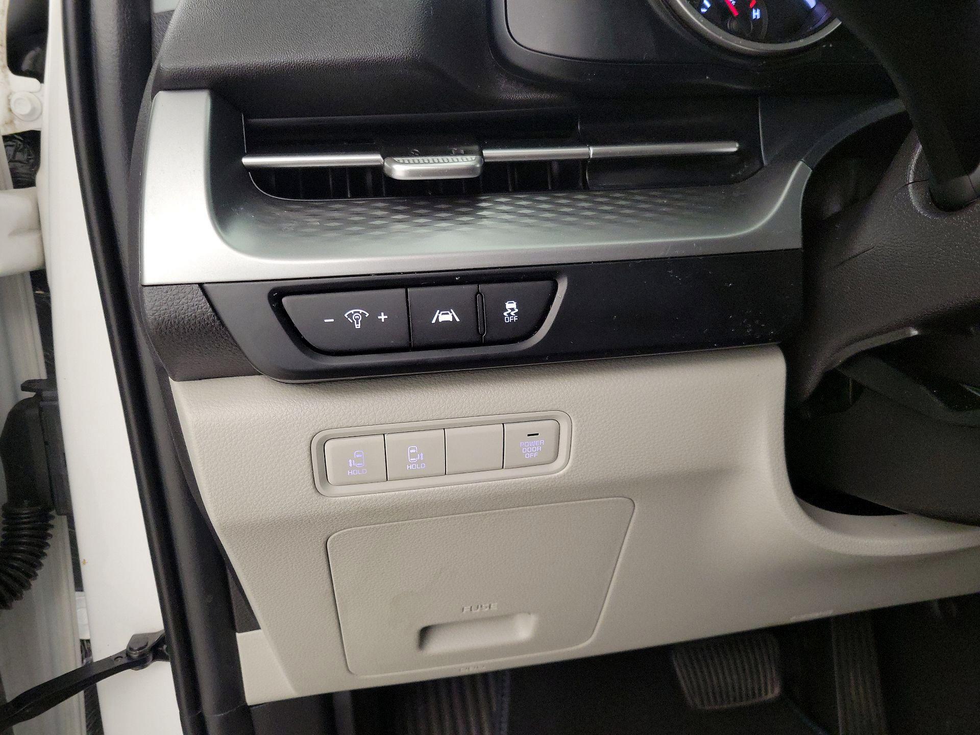Thumbnail: 2022 Kia Carnival - 13