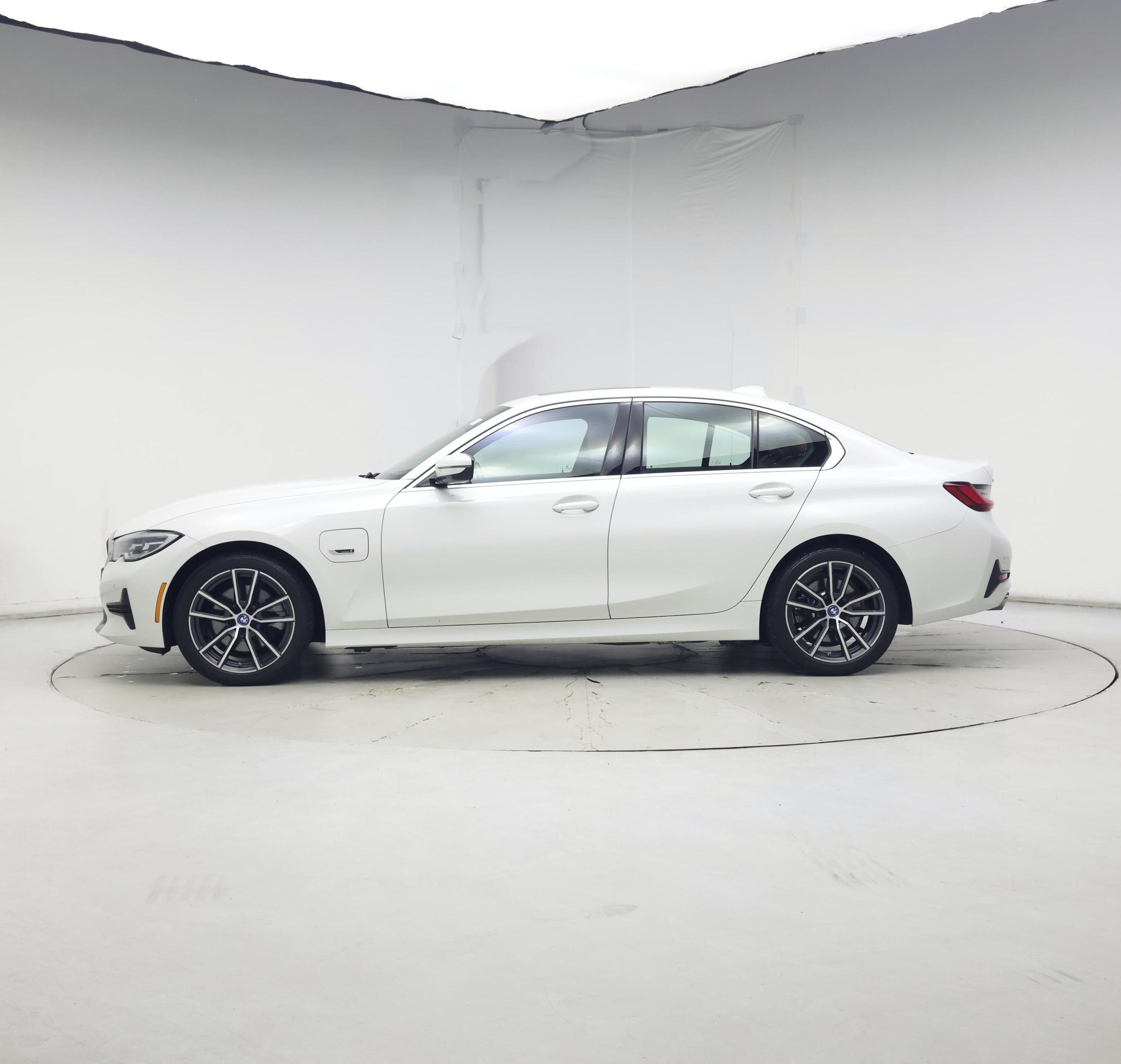 Thumbnail: 2022 BMW 3 Series - 3