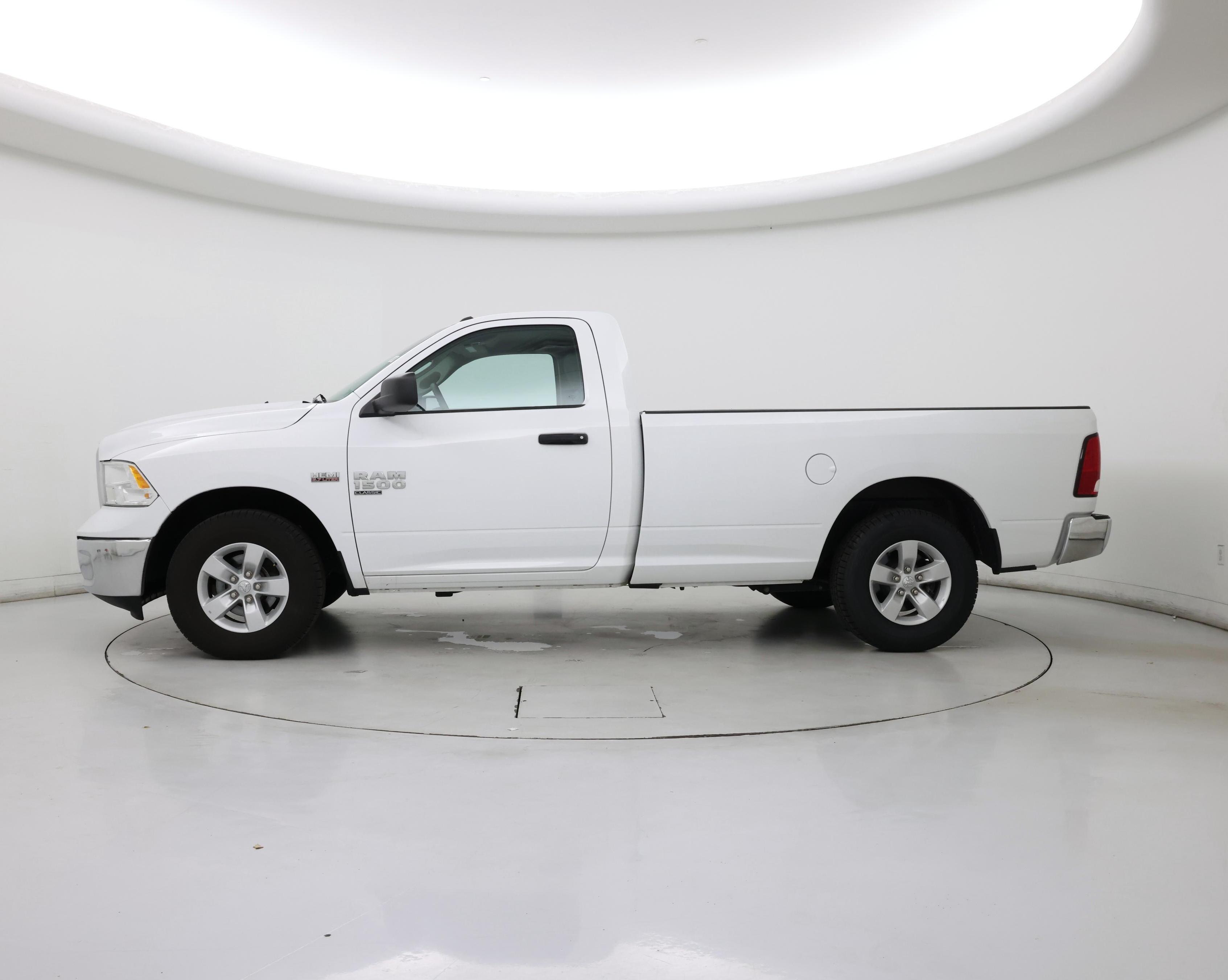 Thumbnail: 2020 RAM 1500 Classic - 3