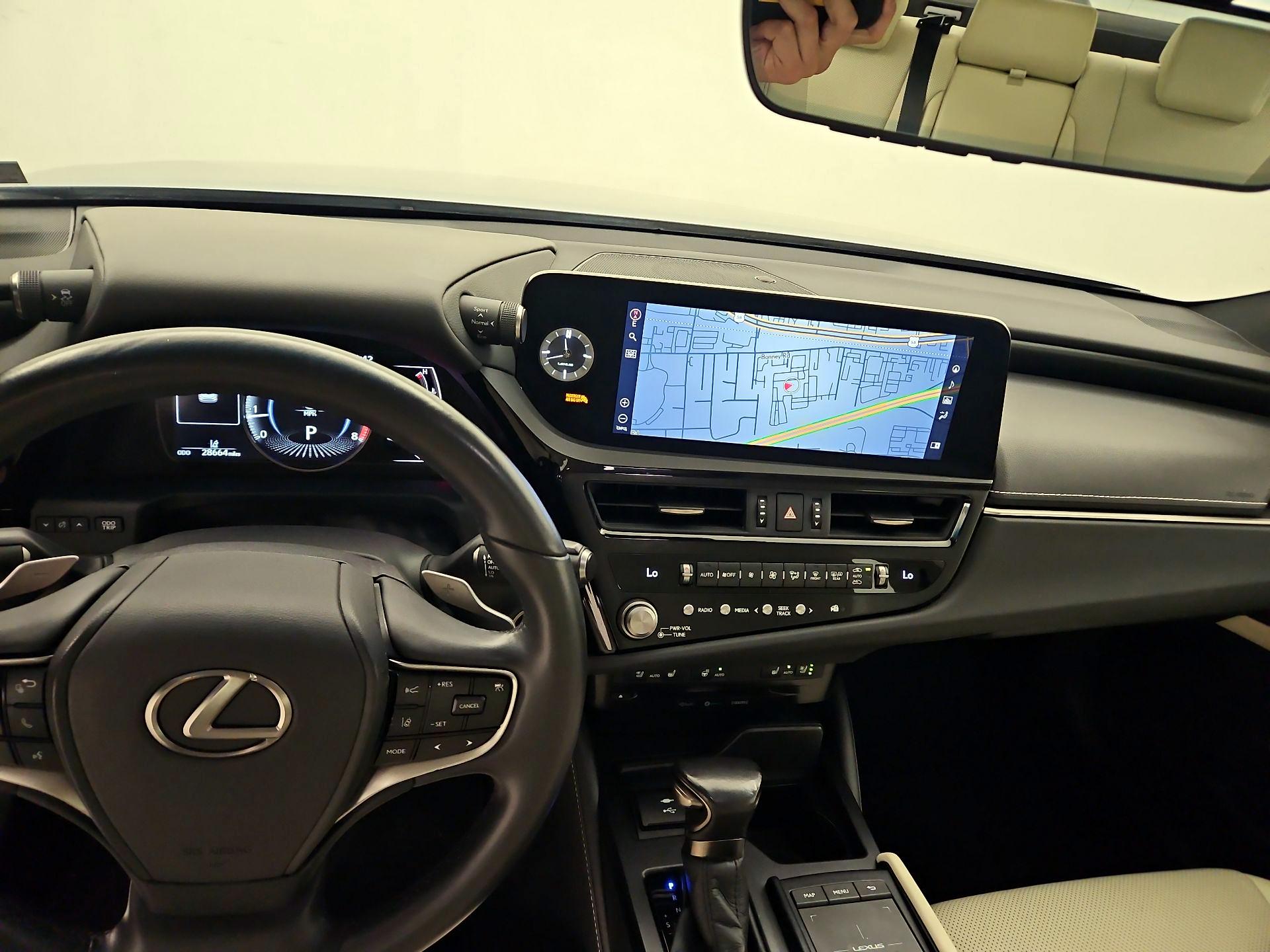 Thumbnail: 2022 Lexus ES - 9