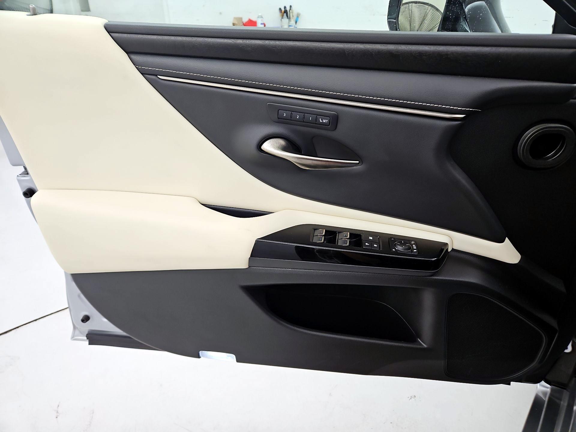 Thumbnail: 2022 Lexus ES - 12