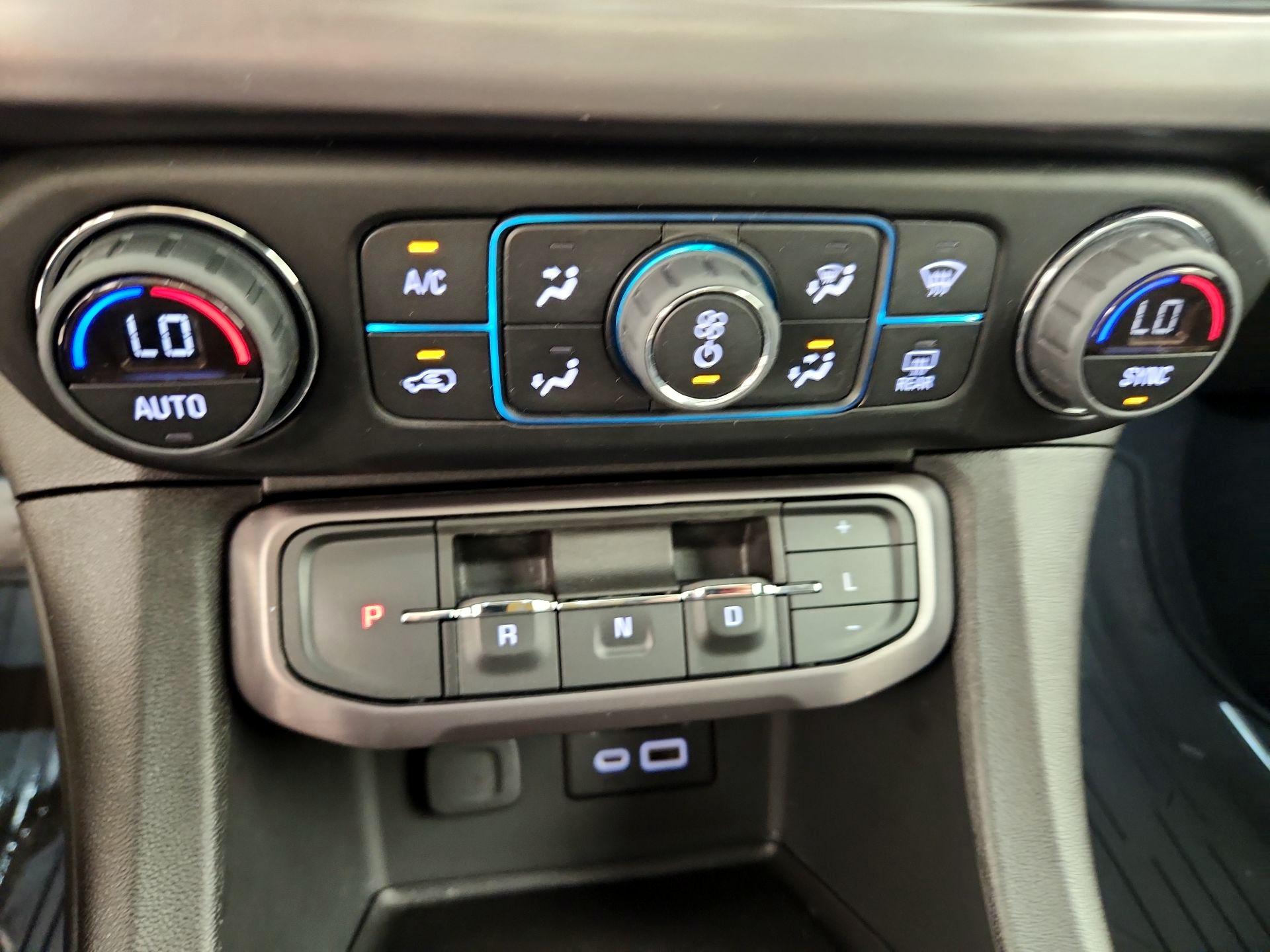 Thumbnail: 2022 GMC Acadia - 17