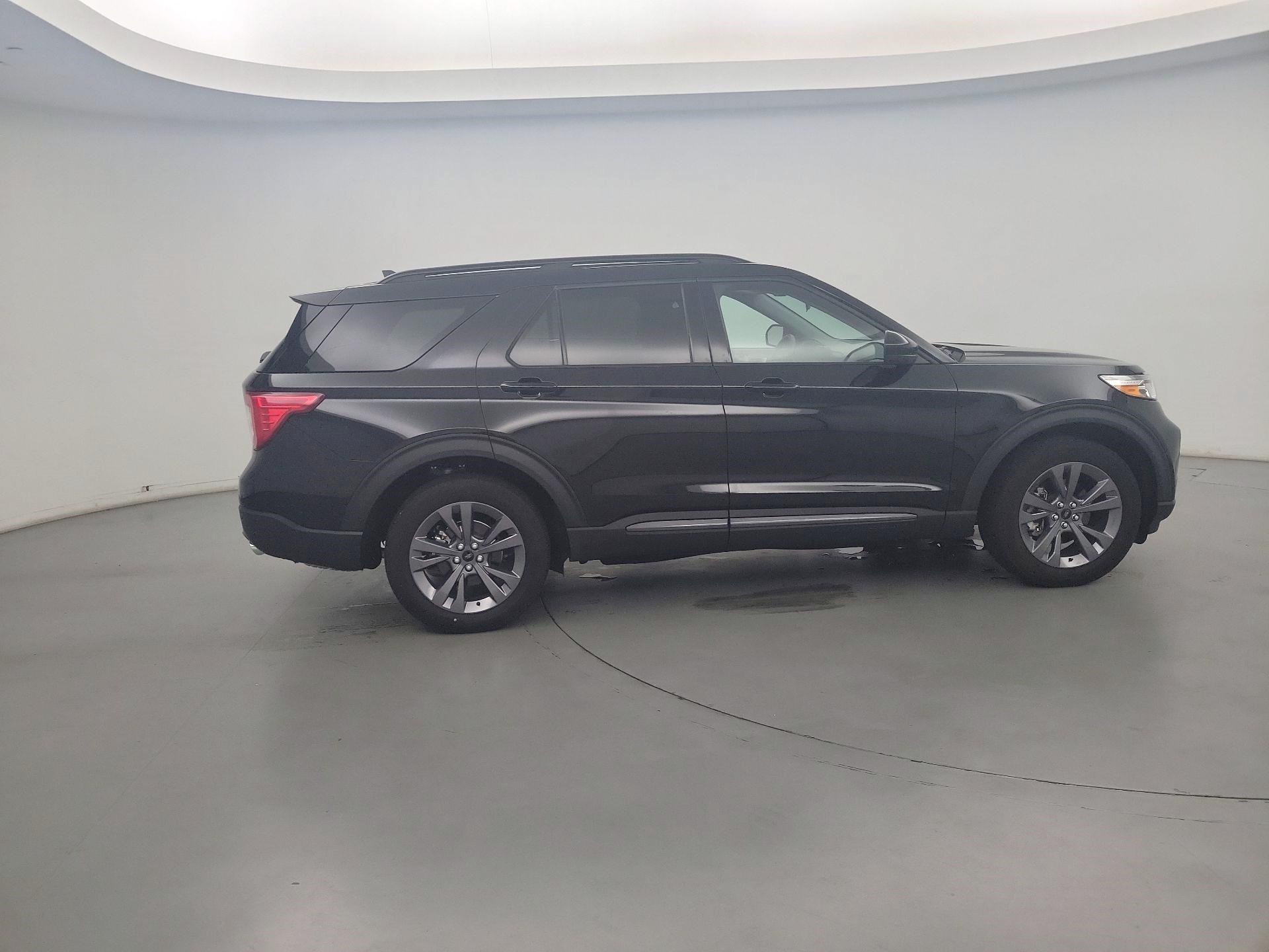 Thumbnail: 2022 Ford Explorer - 4