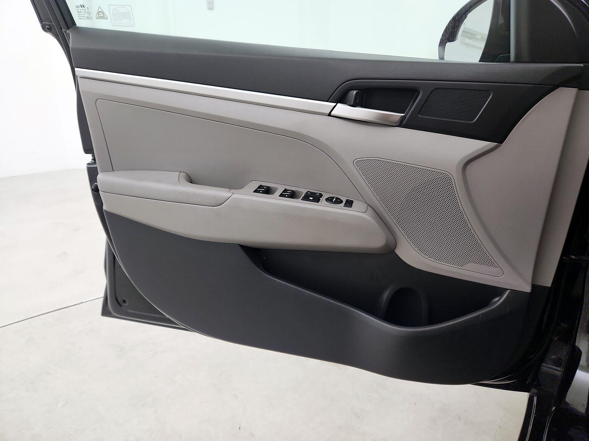 Thumbnail: 2020 Hyundai Elantra - 12