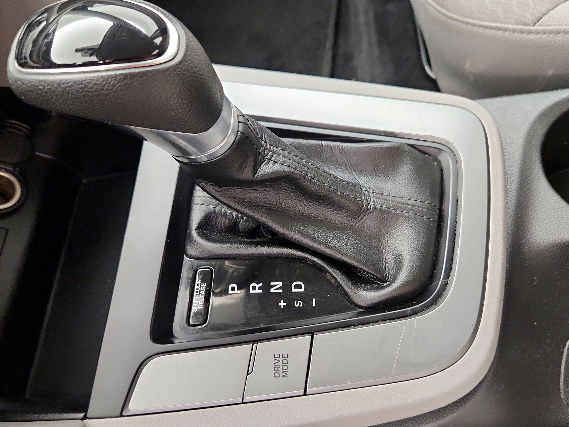 Thumbnail: 2020 Hyundai Elantra - 17