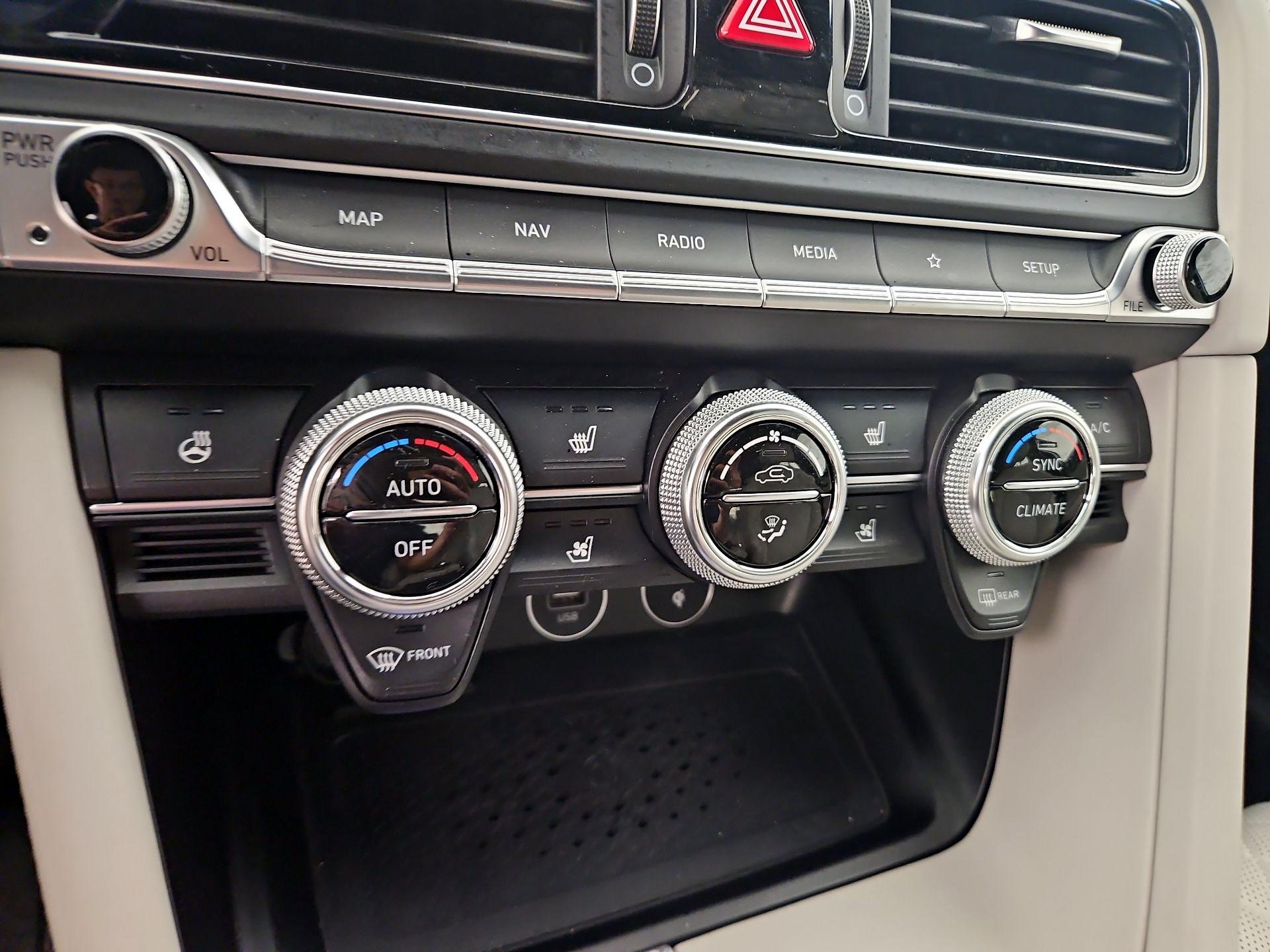 Thumbnail: 2023 Genesis G70 - 17
