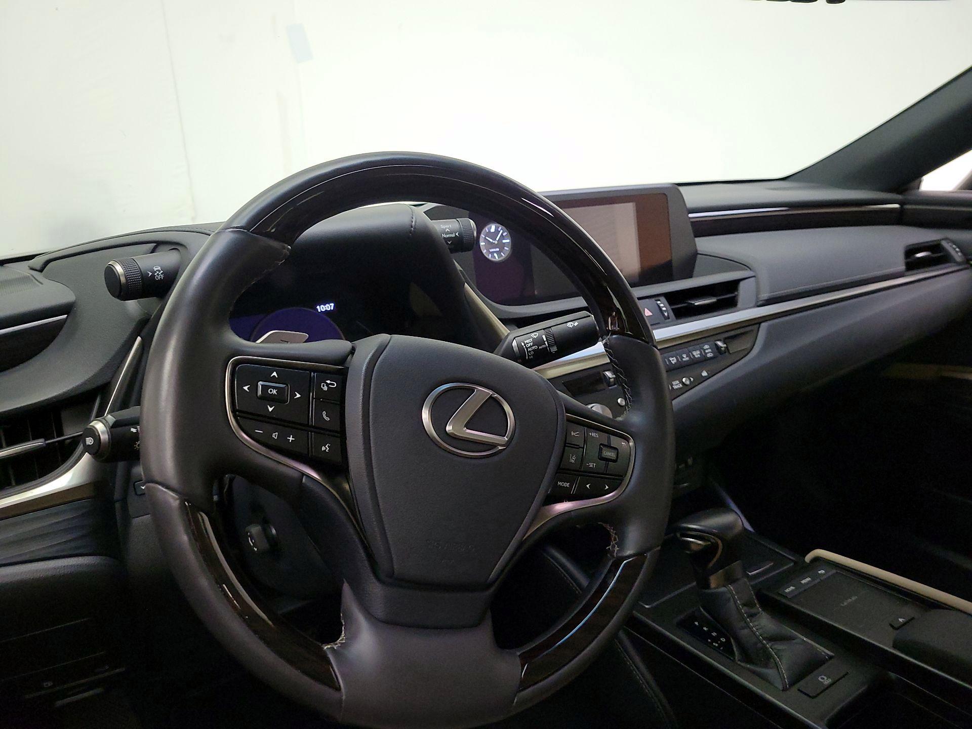 Thumbnail: 2021 Lexus ES - 9