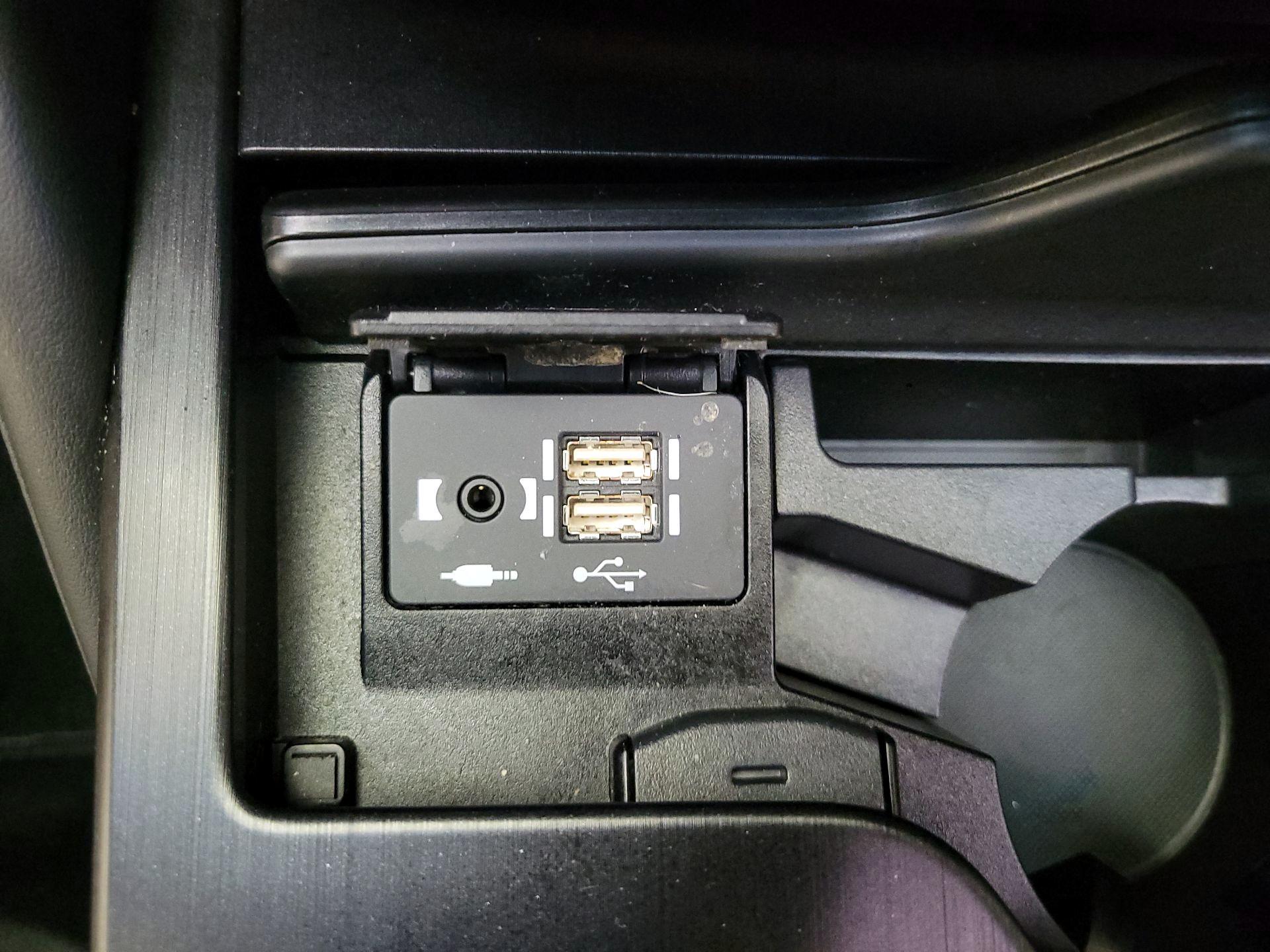 Thumbnail: 2021 Lexus ES - 18