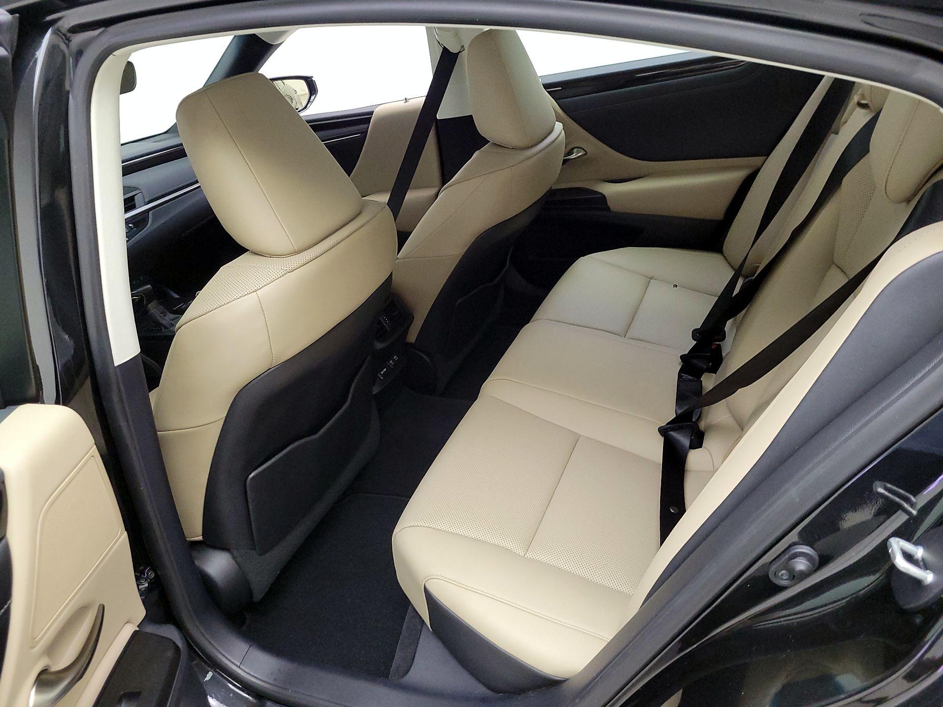 Thumbnail: 2021 Lexus ES - 19