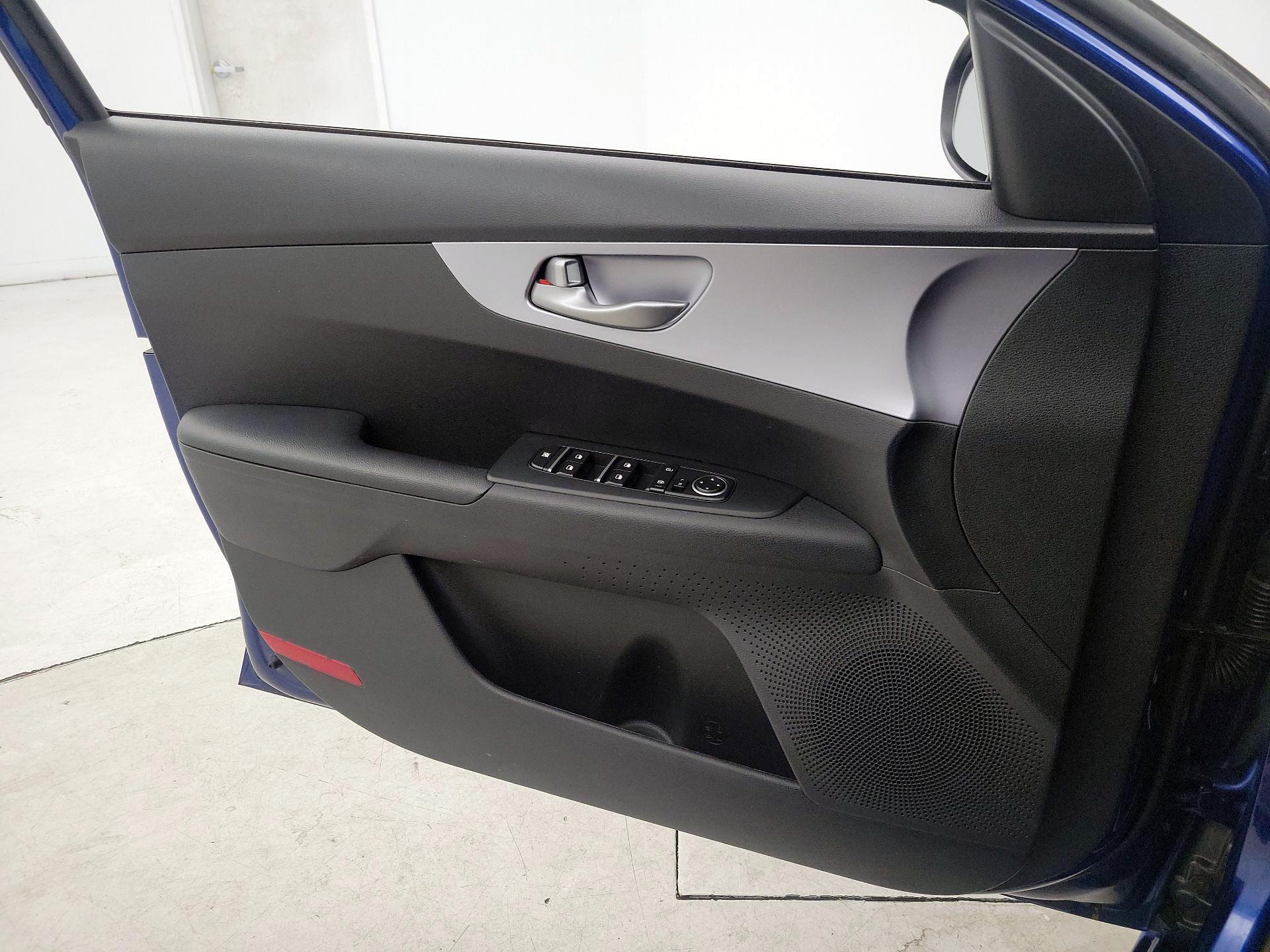Thumbnail: 2022 Kia Forte - 12