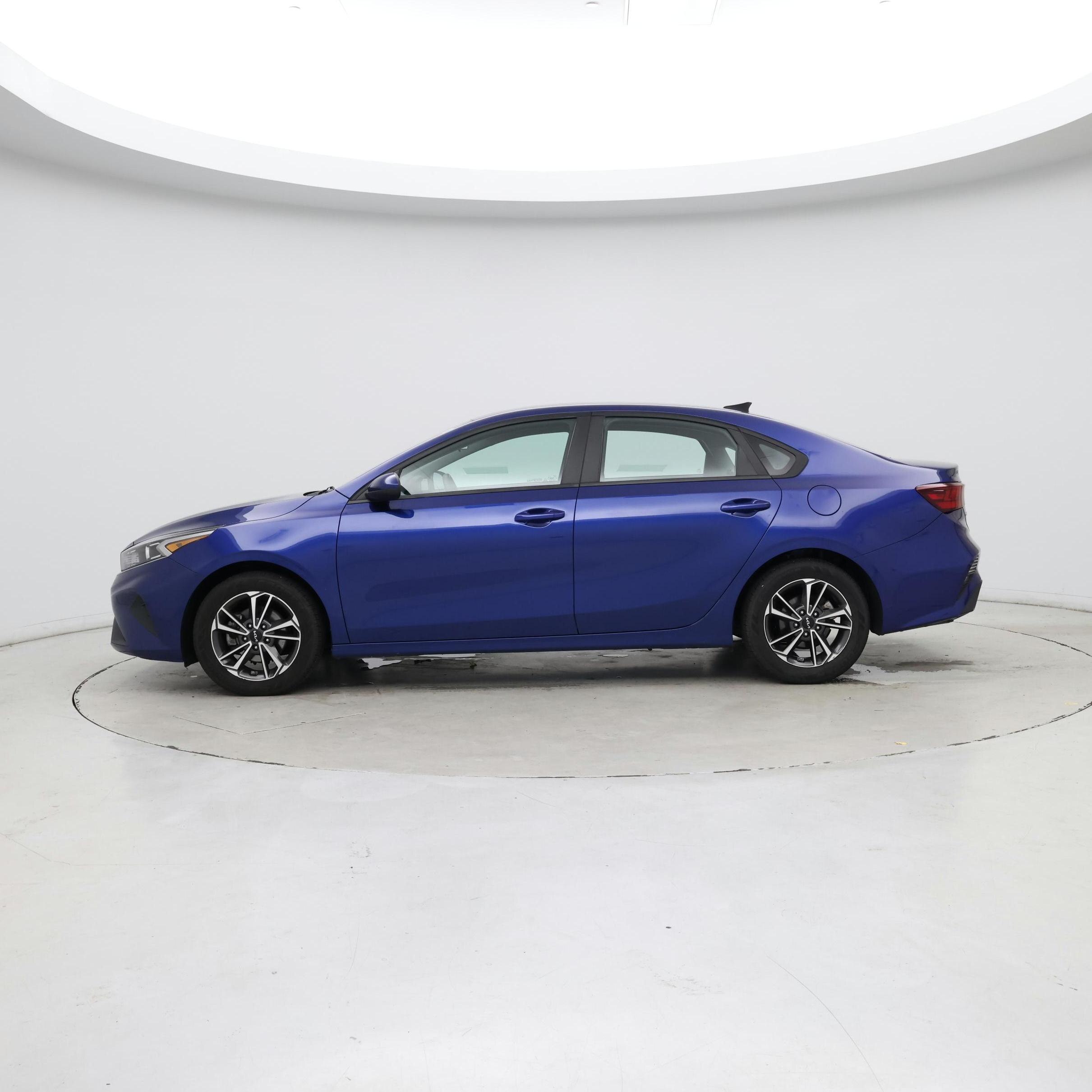 Thumbnail: 2022 Kia Forte - 3