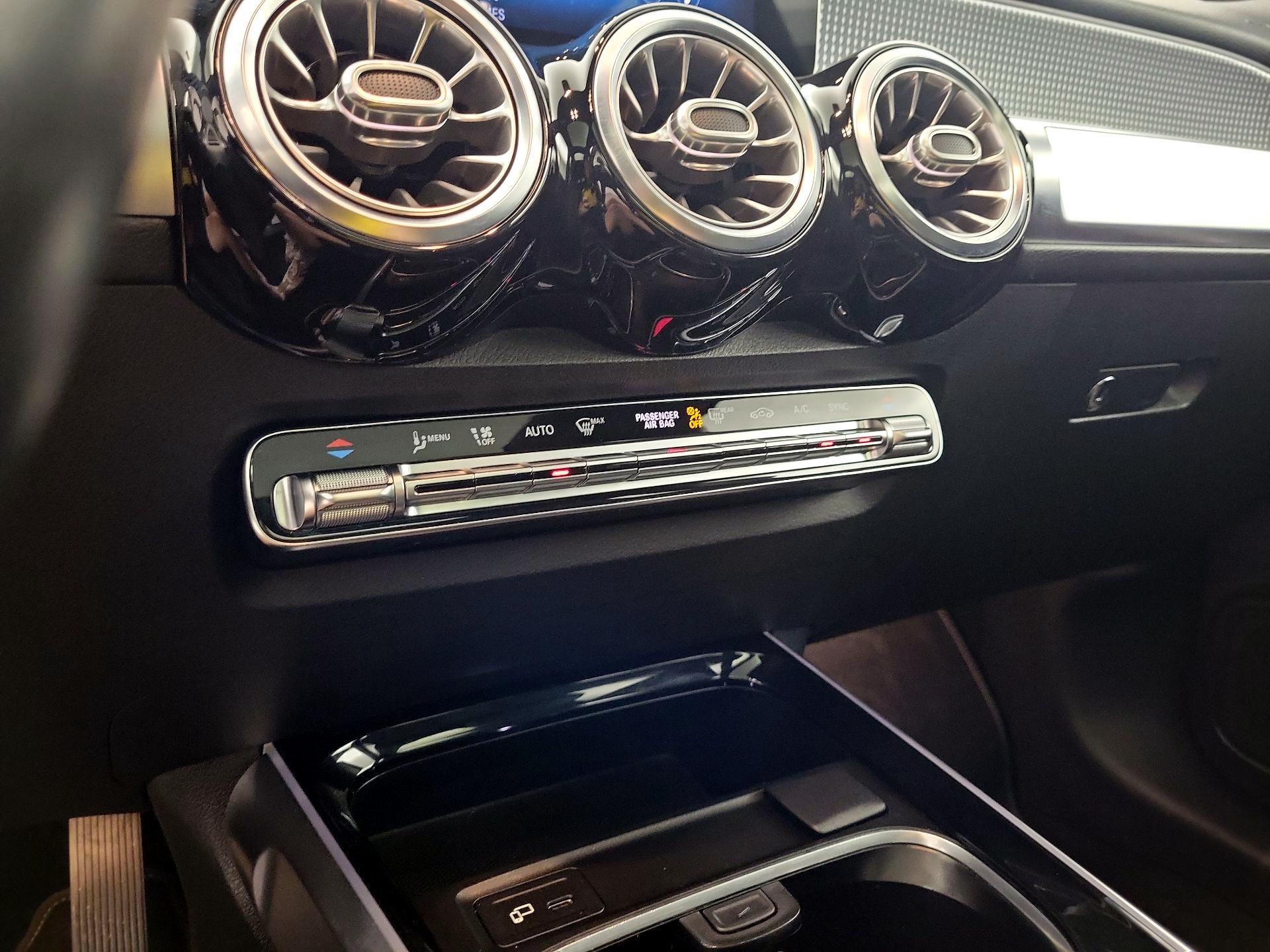 Thumbnail: 2021 Mercedes-Benz GLB - 16