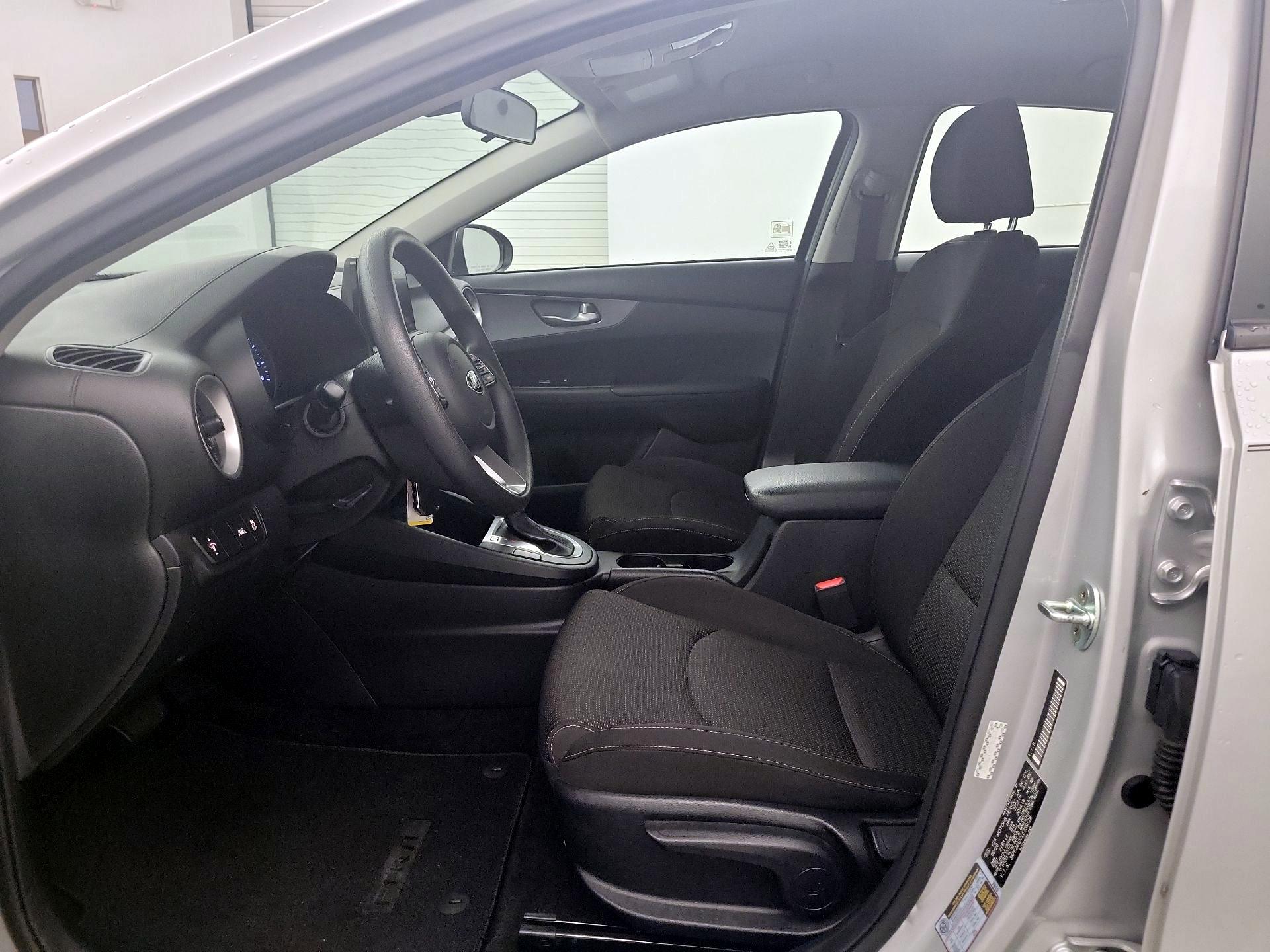 Thumbnail: 2020 Kia Forte - 9