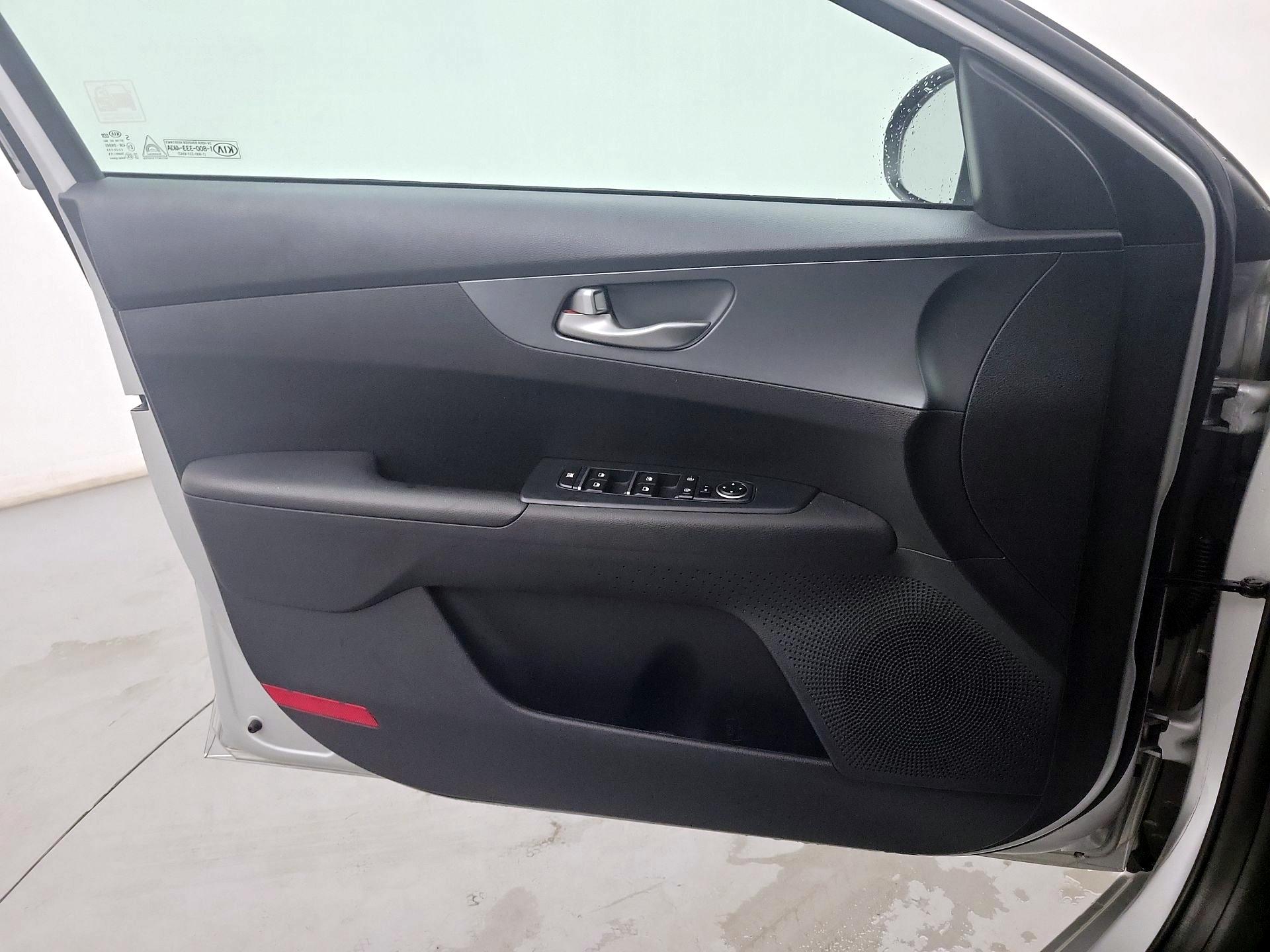 Thumbnail: 2020 Kia Forte - 10