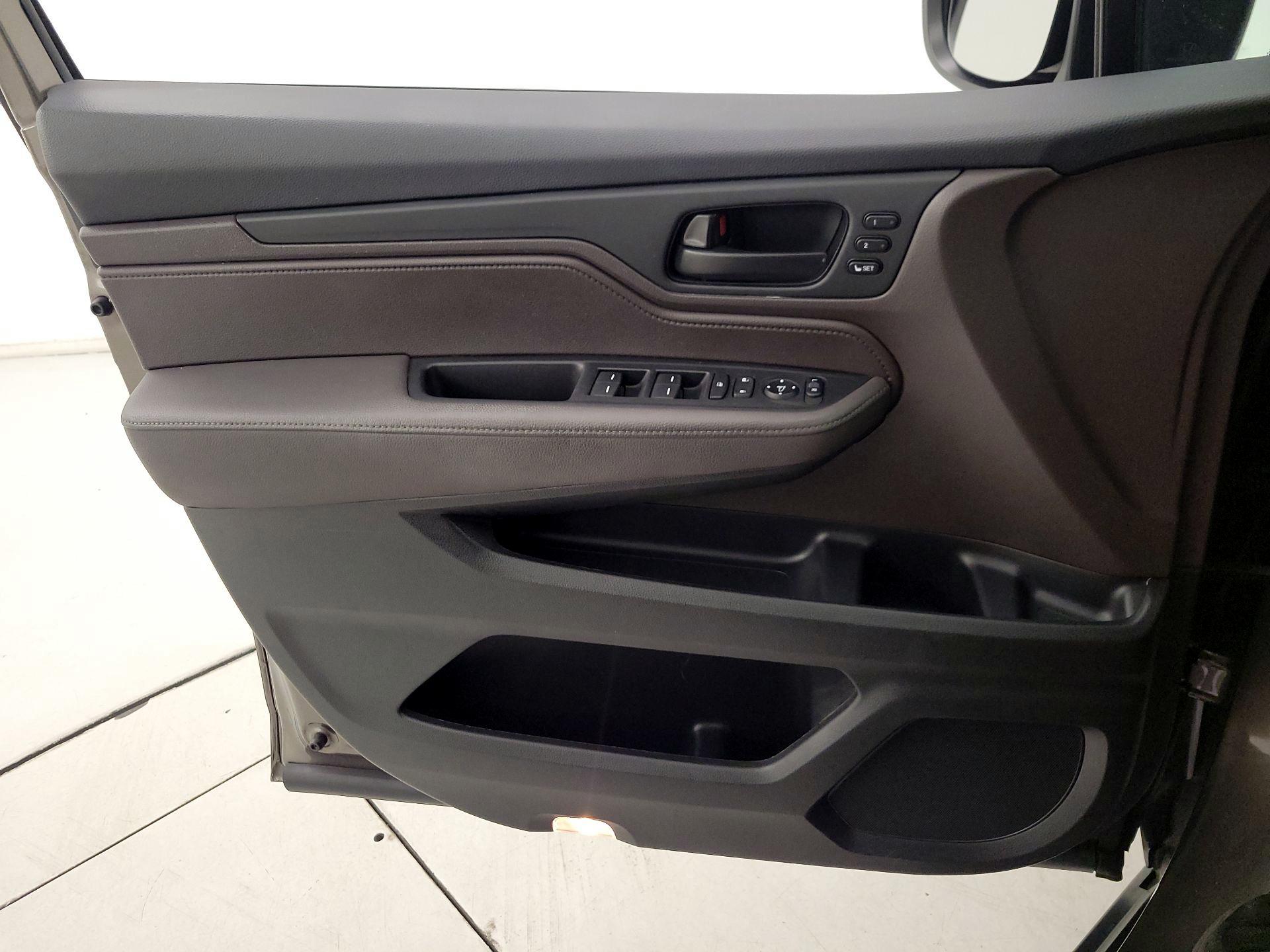 Thumbnail: 2023 Honda Odyssey - 12