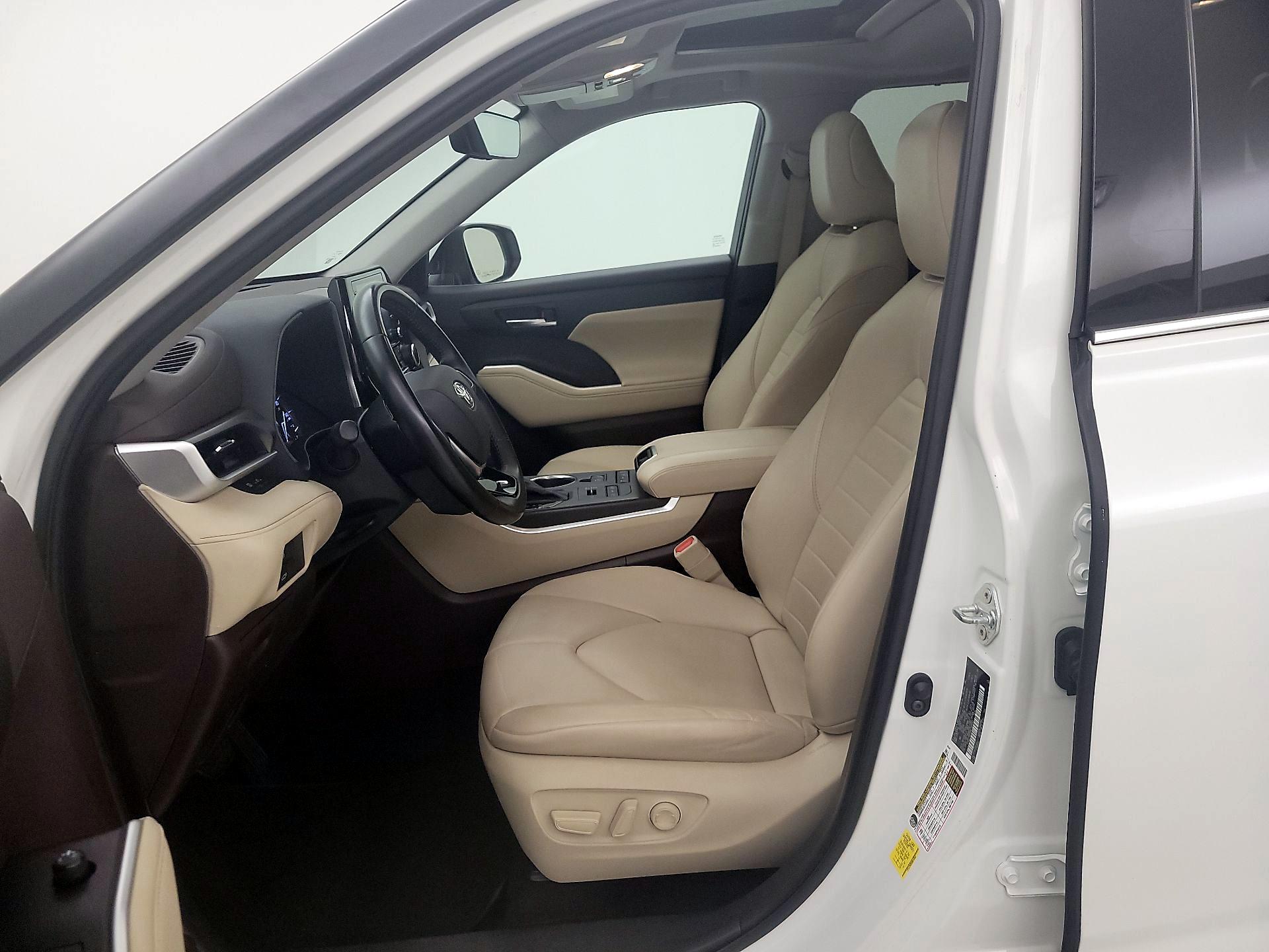 Thumbnail: 2021 Toyota Highlander - 11