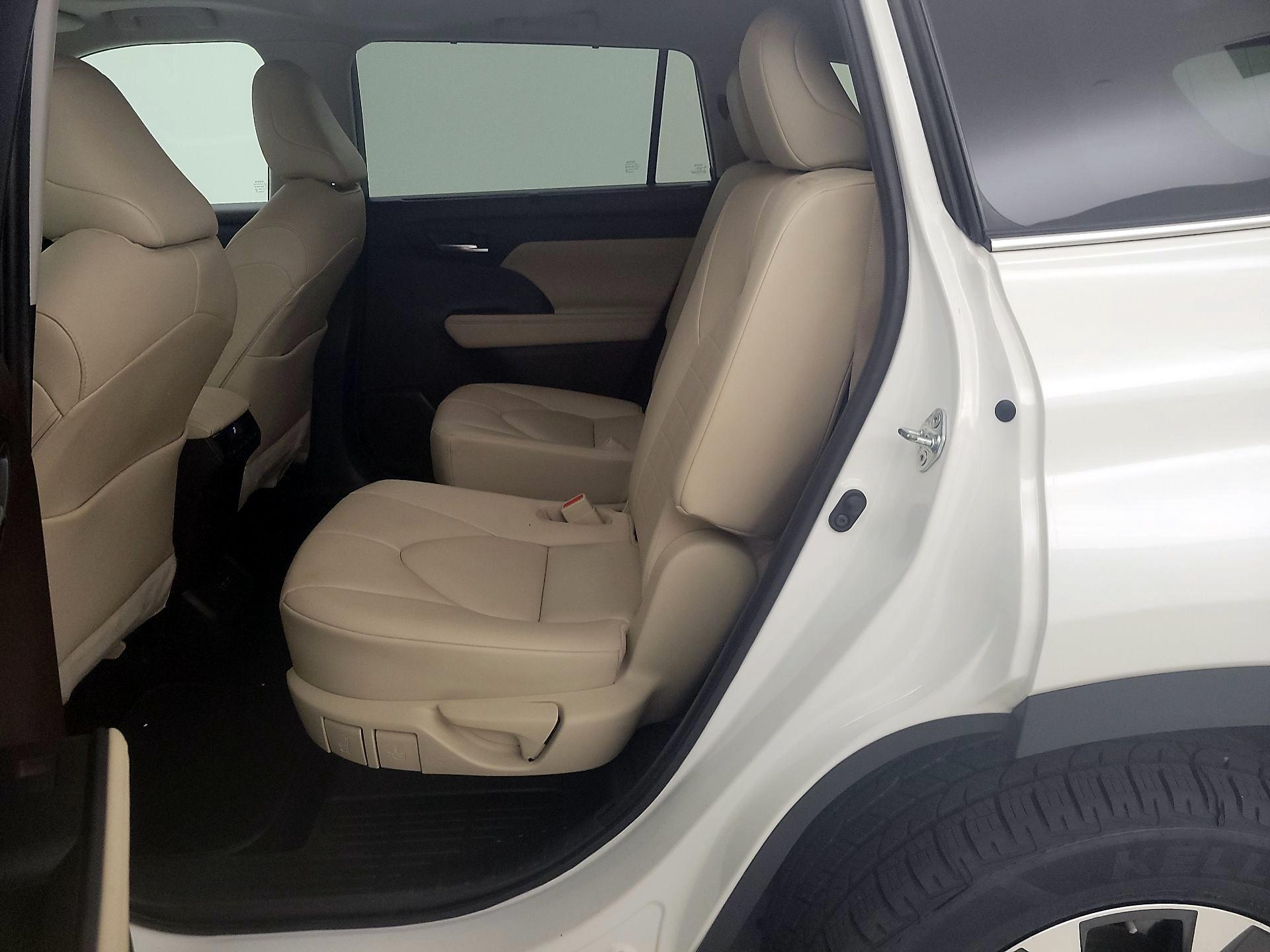 Thumbnail: 2021 Toyota Highlander - 20