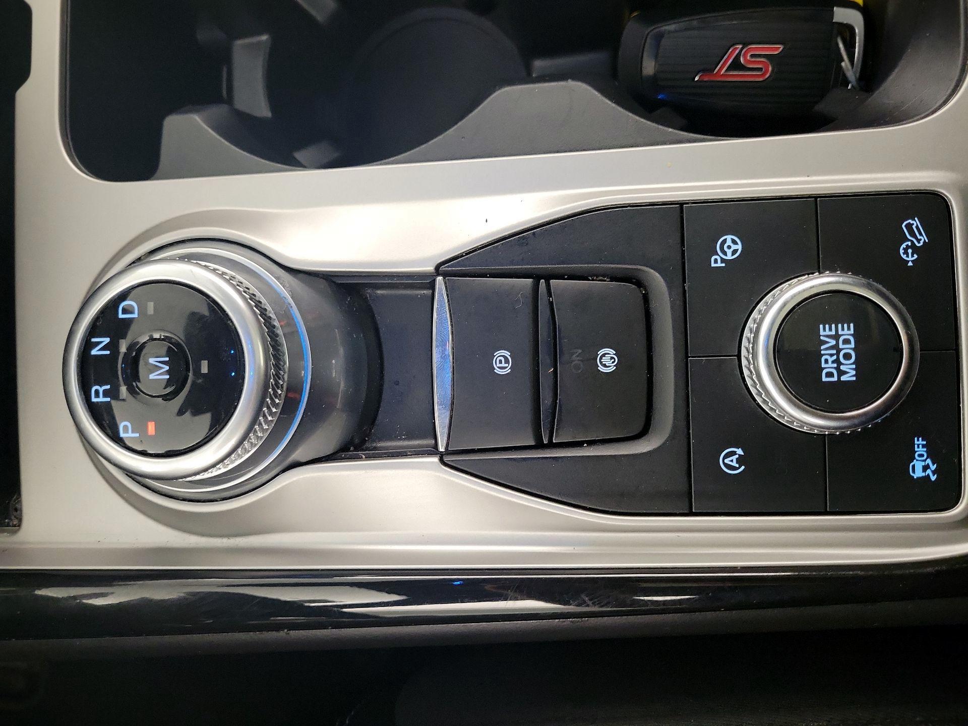 Thumbnail: 2022 Ford Explorer - 16