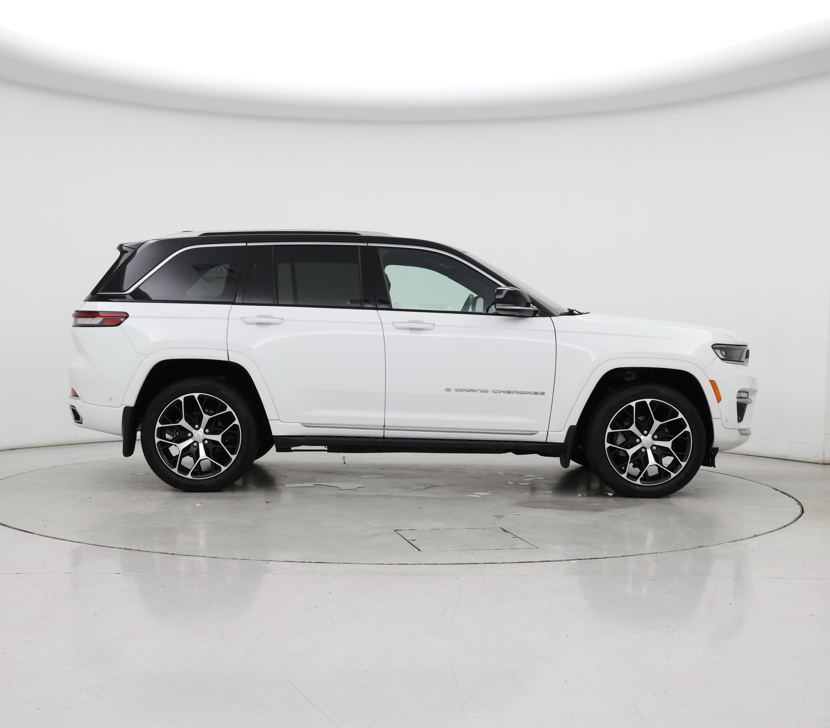 Thumbnail: 2022 Jeep Grand Cherokee - 7