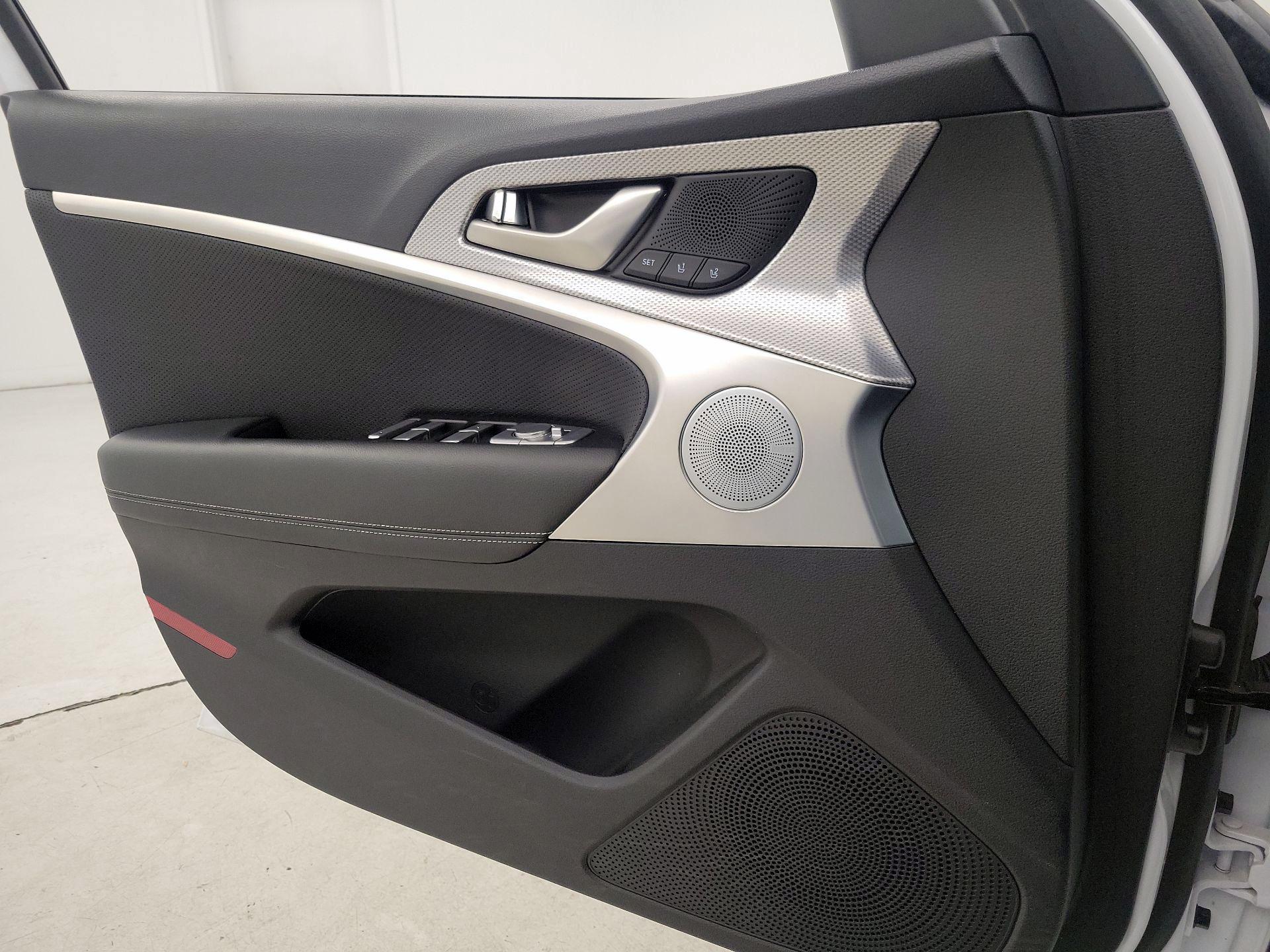 Thumbnail: 2022 Genesis G70 - 12