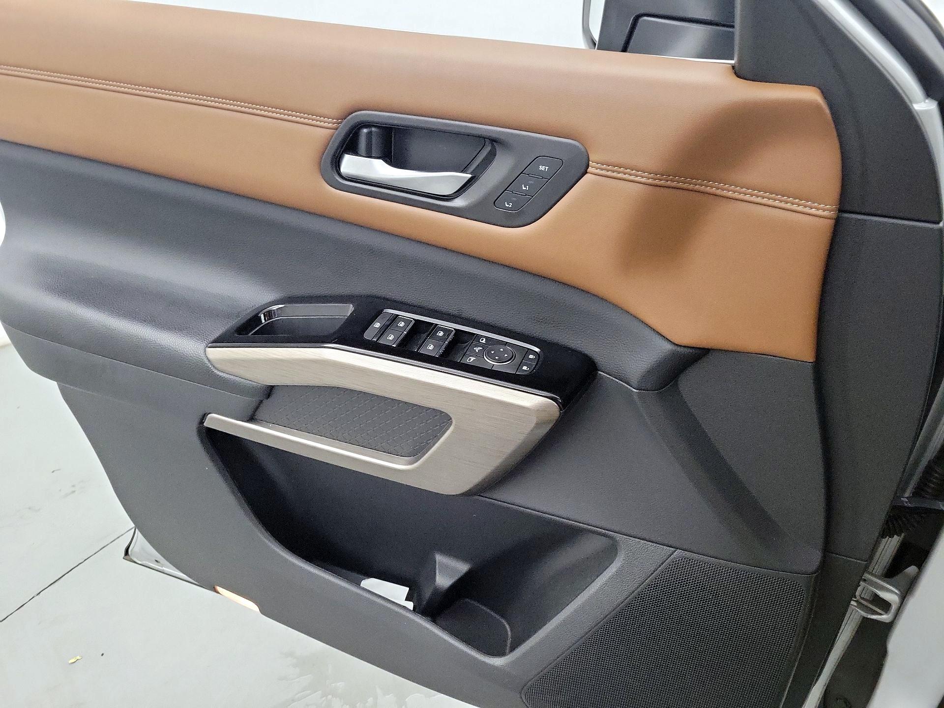 Thumbnail: 2022 Nissan Pathfinder - 10
