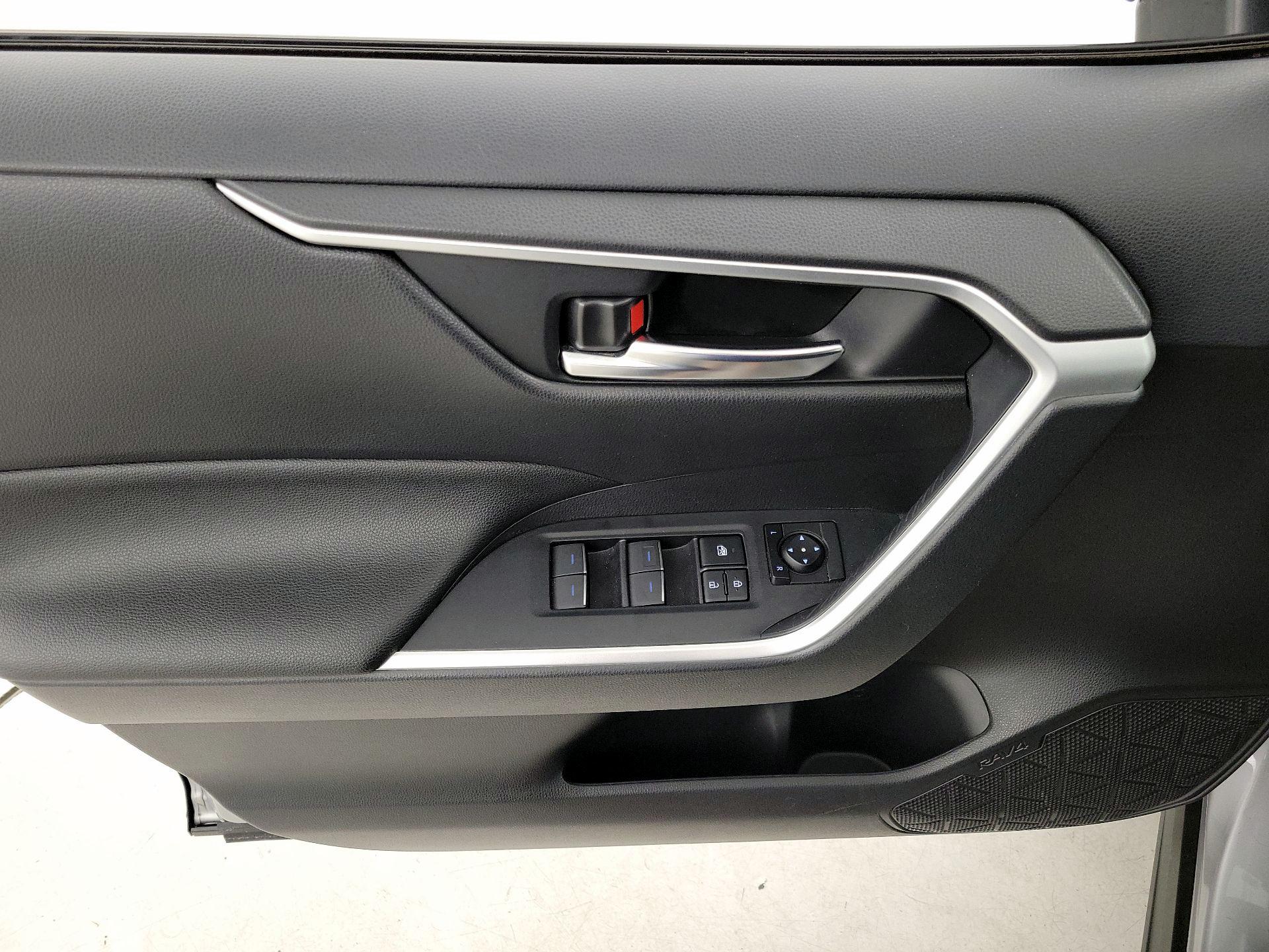 Thumbnail: 2022 Toyota RAV4 - 12