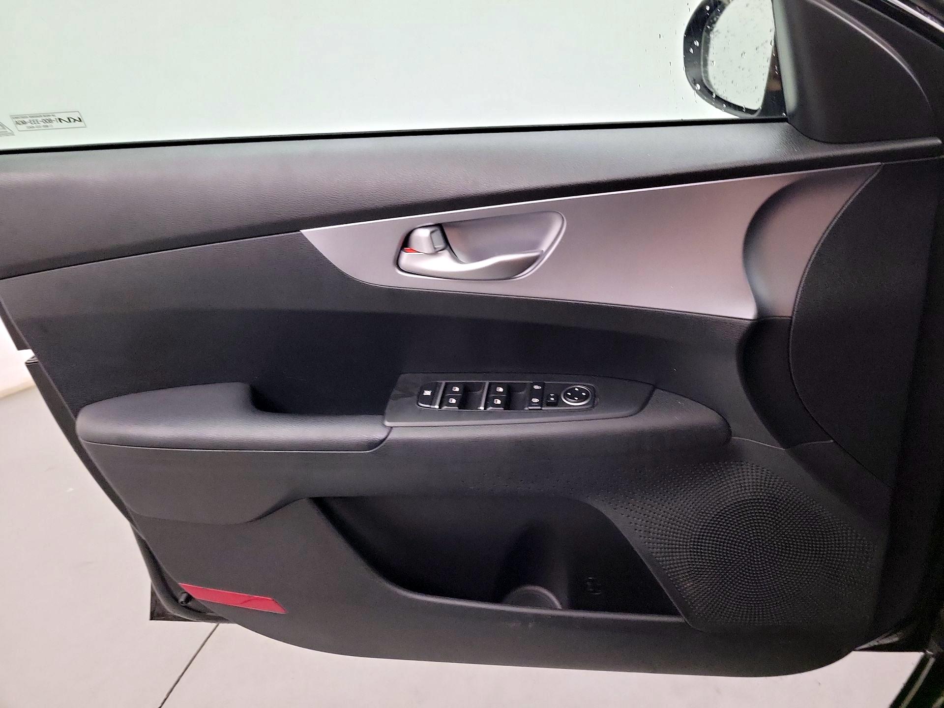 Thumbnail: 2022 Kia Forte - 10