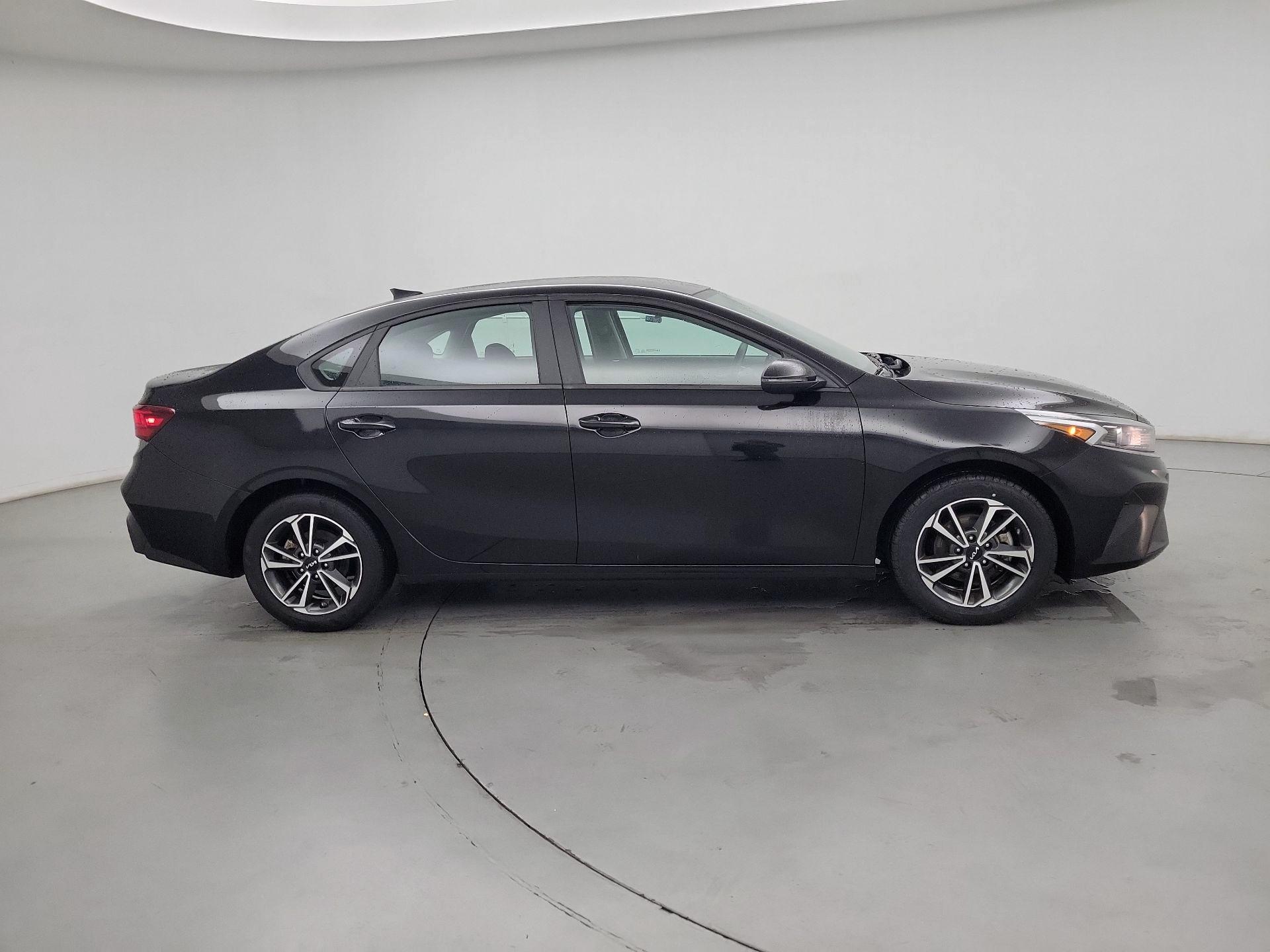 Thumbnail: 2022 Kia Forte - 4