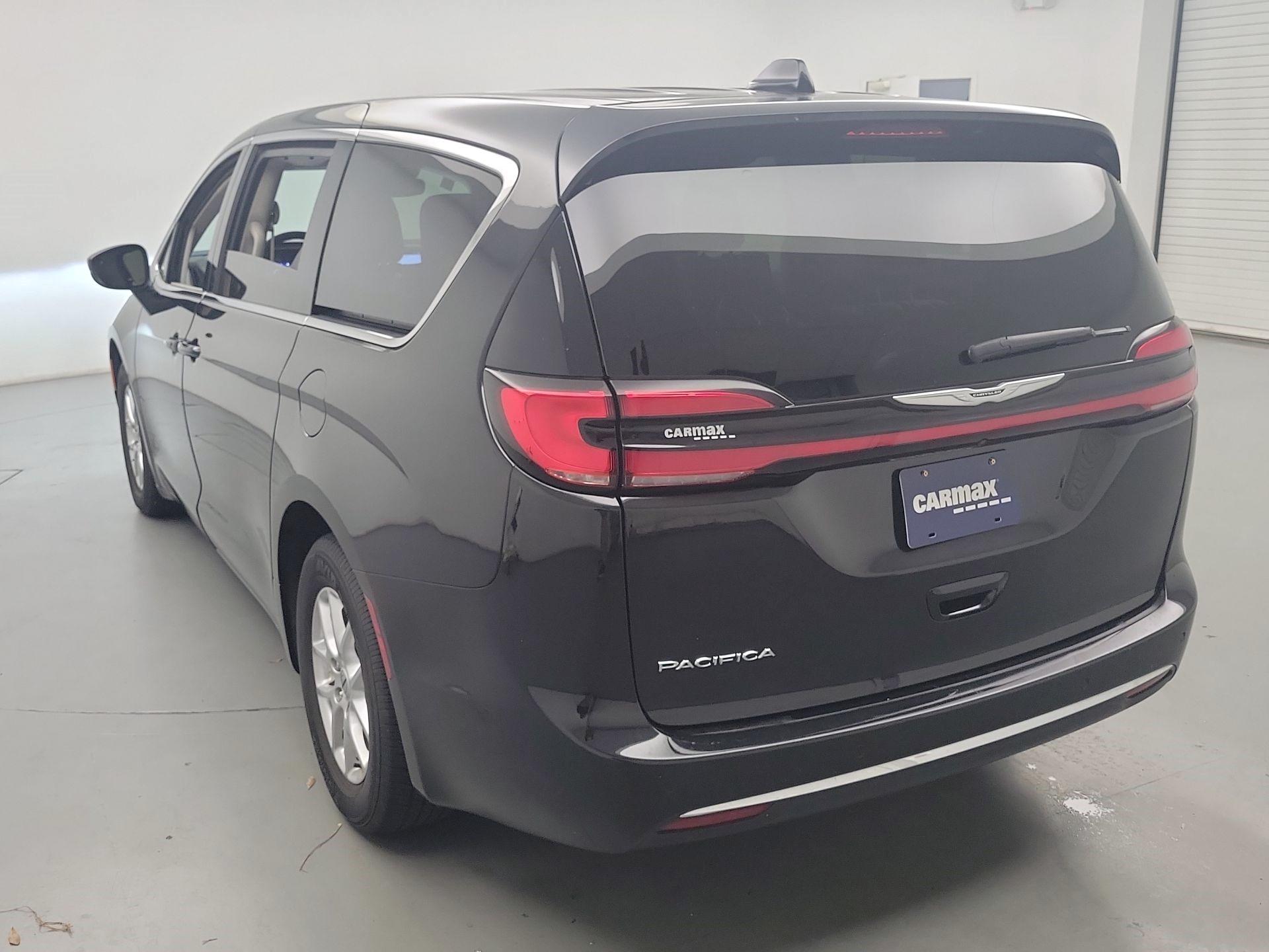 Thumbnail: 2023 Chrysler Pacifica - 7