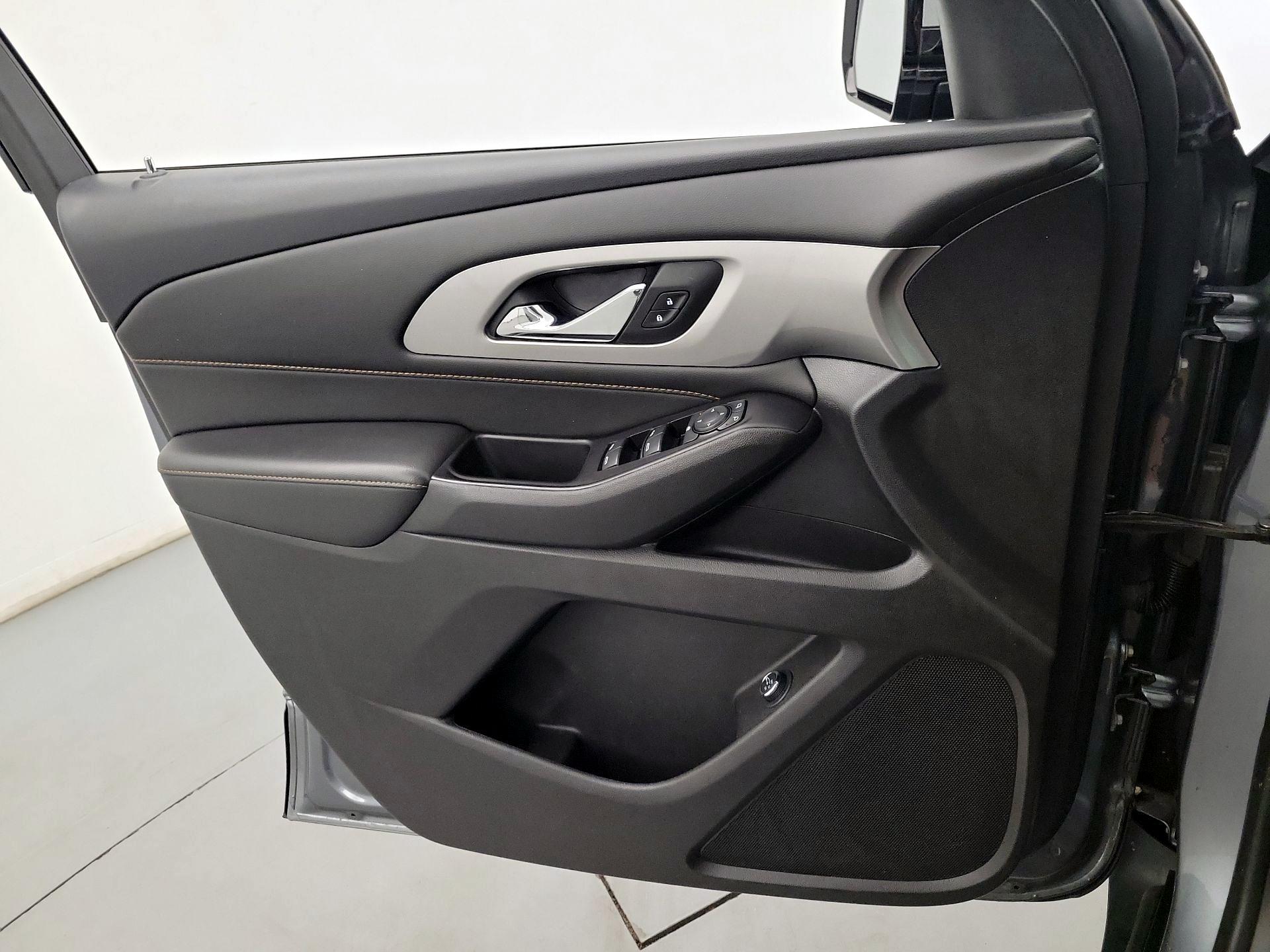 Thumbnail: 2020 Chevrolet Traverse - 12