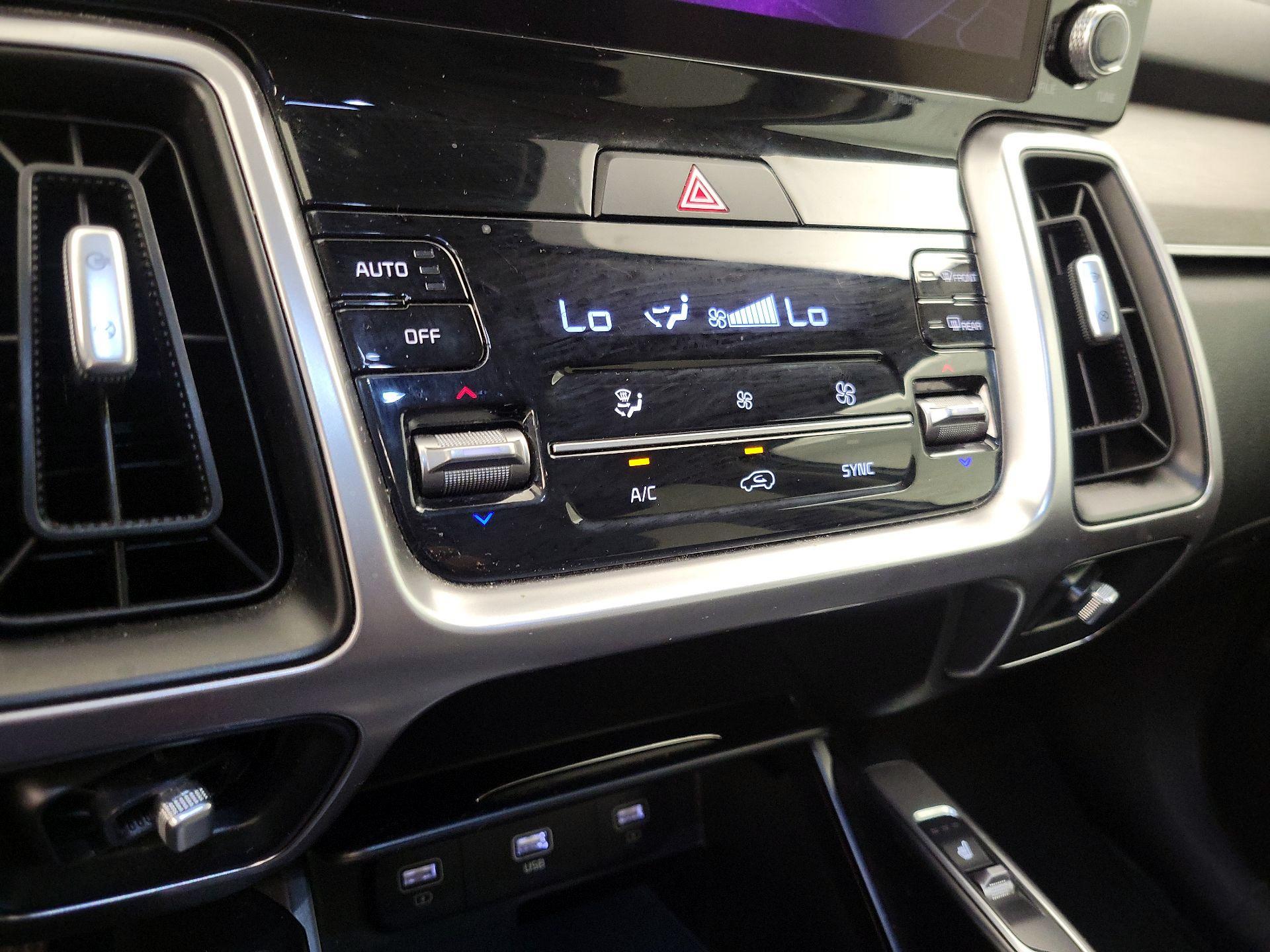 Thumbnail: 2022 Kia Sorento - 17
