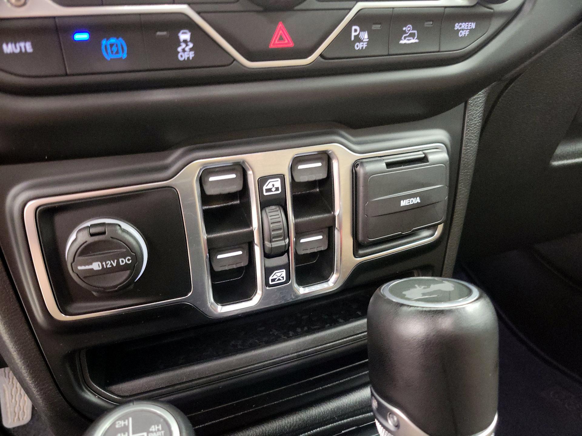 Thumbnail: 2021 Jeep Wrangler - 19