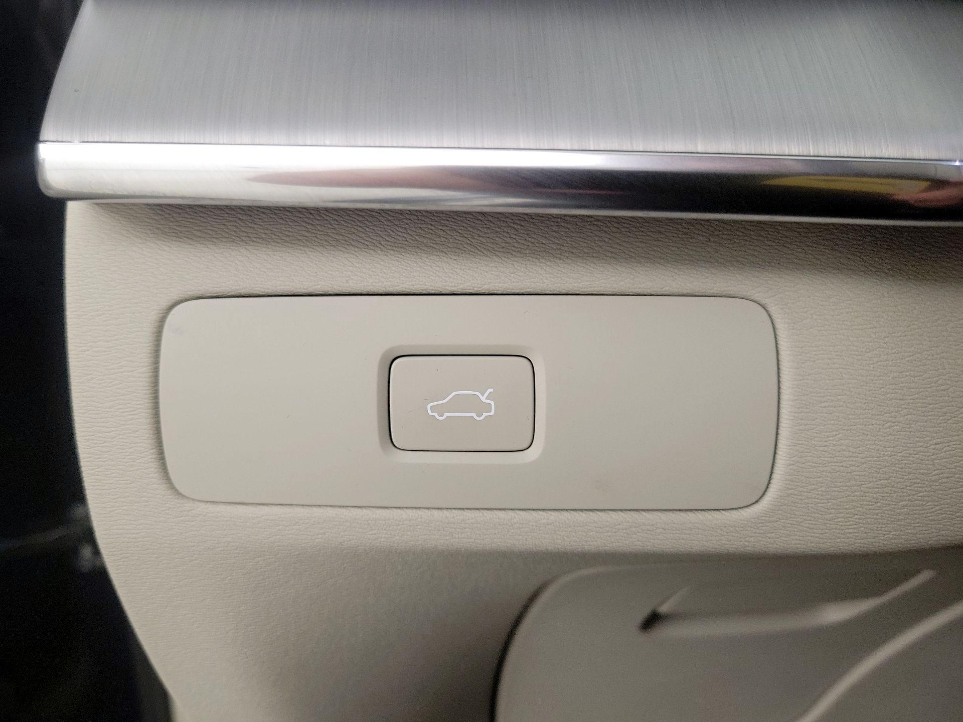 Thumbnail: 2024 Volvo XC90 - 13