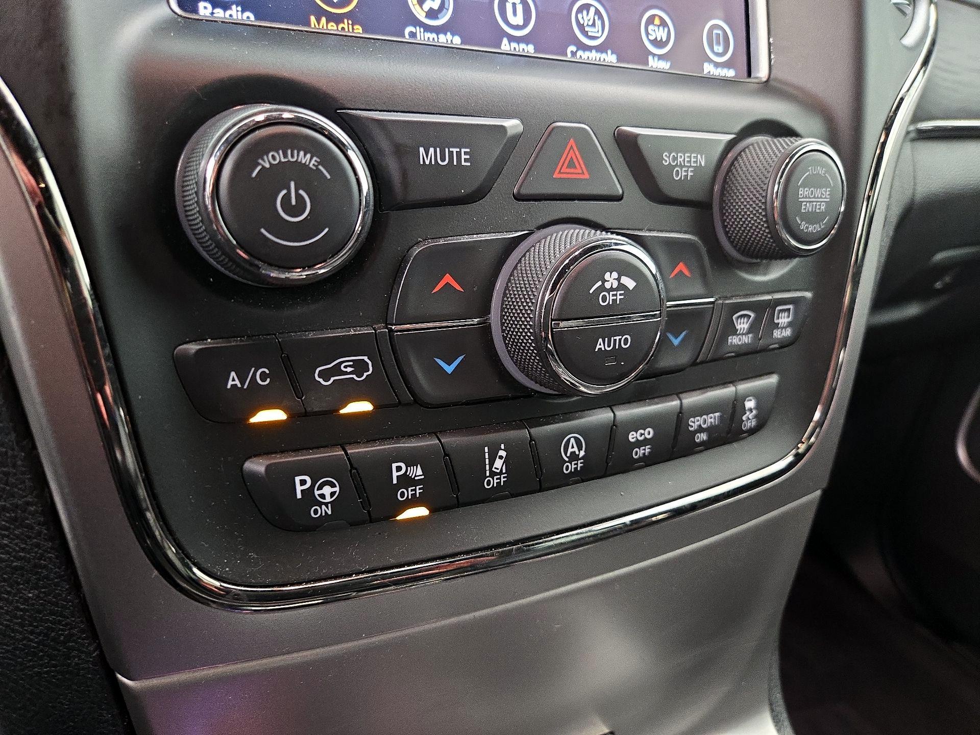 Thumbnail: 2018 Jeep Grand Cherokee - 17