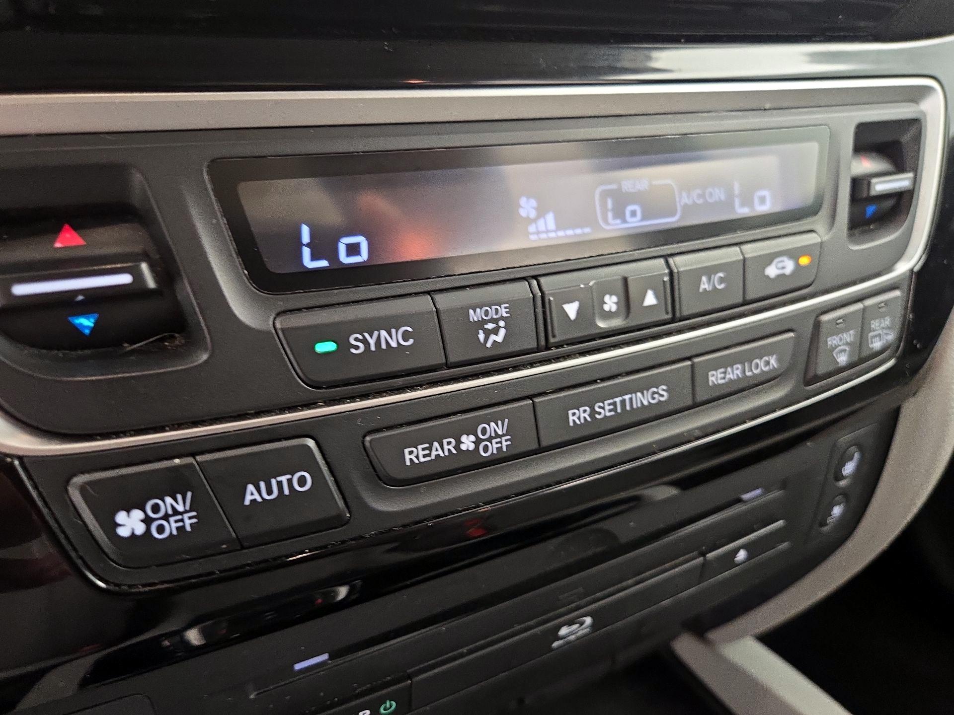 Thumbnail: 2016 Honda Pilot - 17