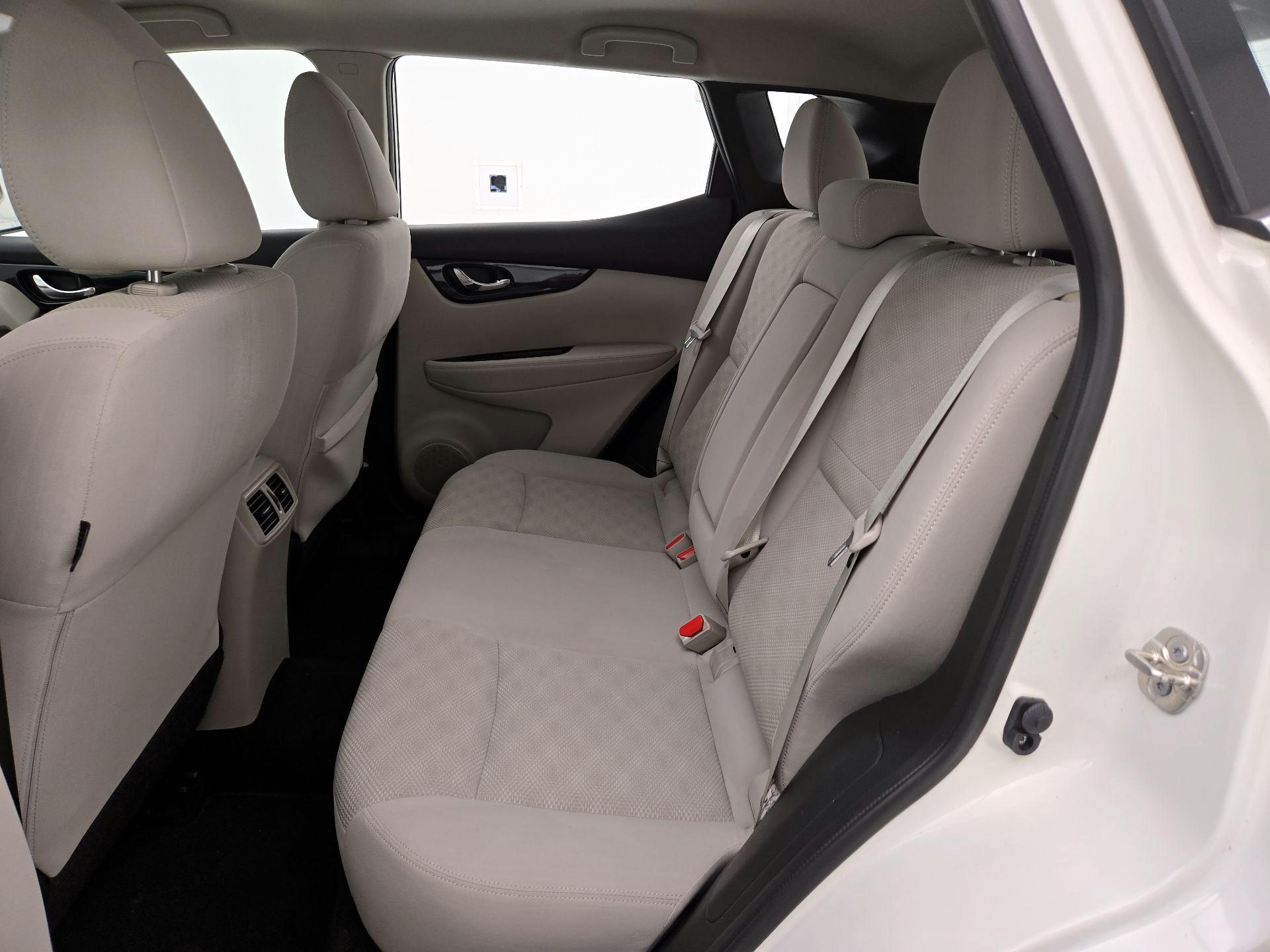 Thumbnail: 2018 Nissan Rogue Sport - 19