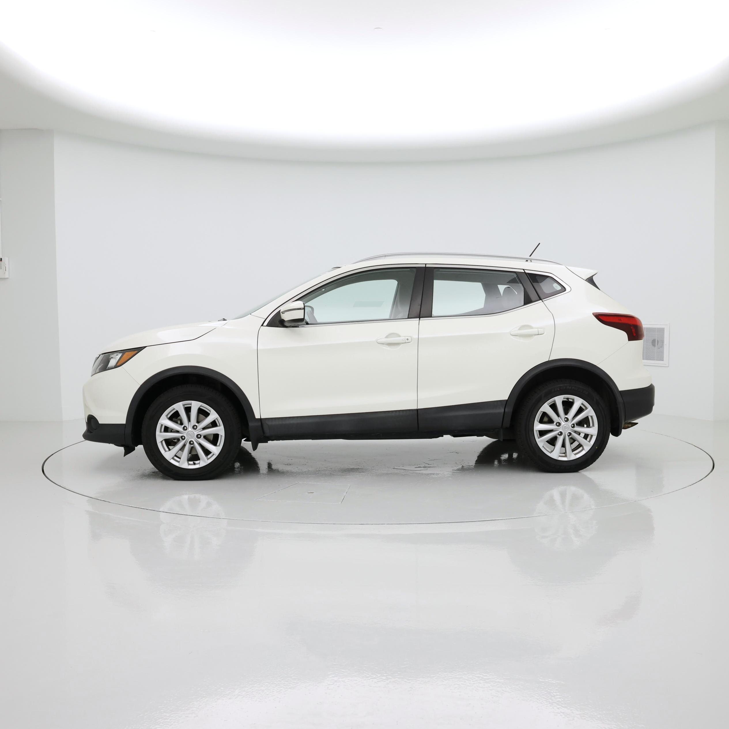 Thumbnail: 2018 Nissan Rogue Sport - 3