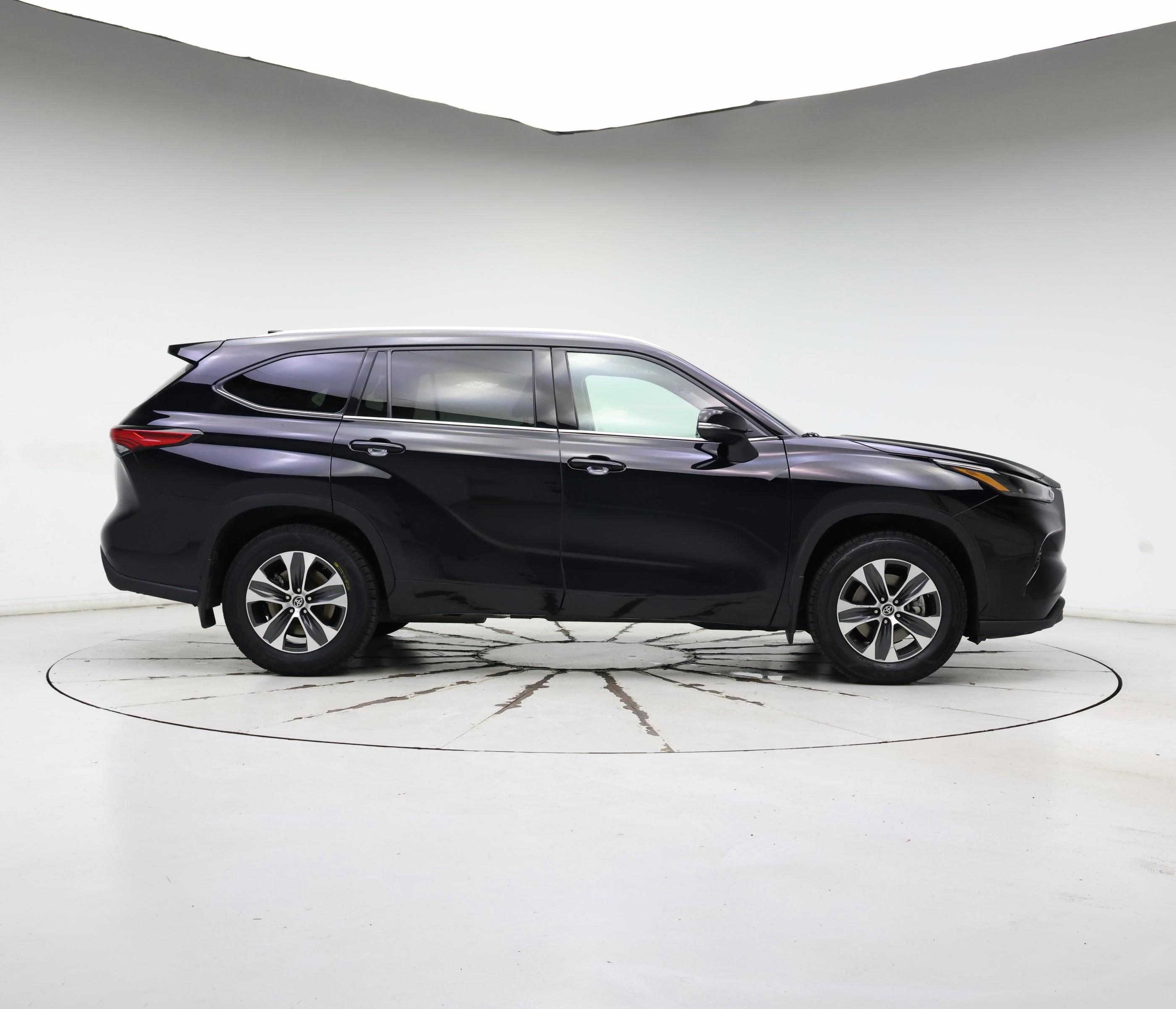 Thumbnail: 2022 Toyota Highlander - 7