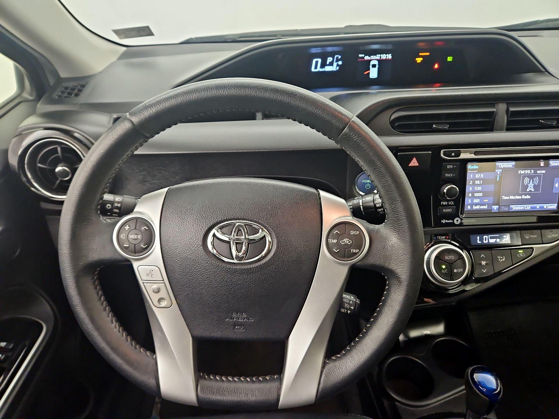 Thumbnail: 2015 Toyota Prius c - 10