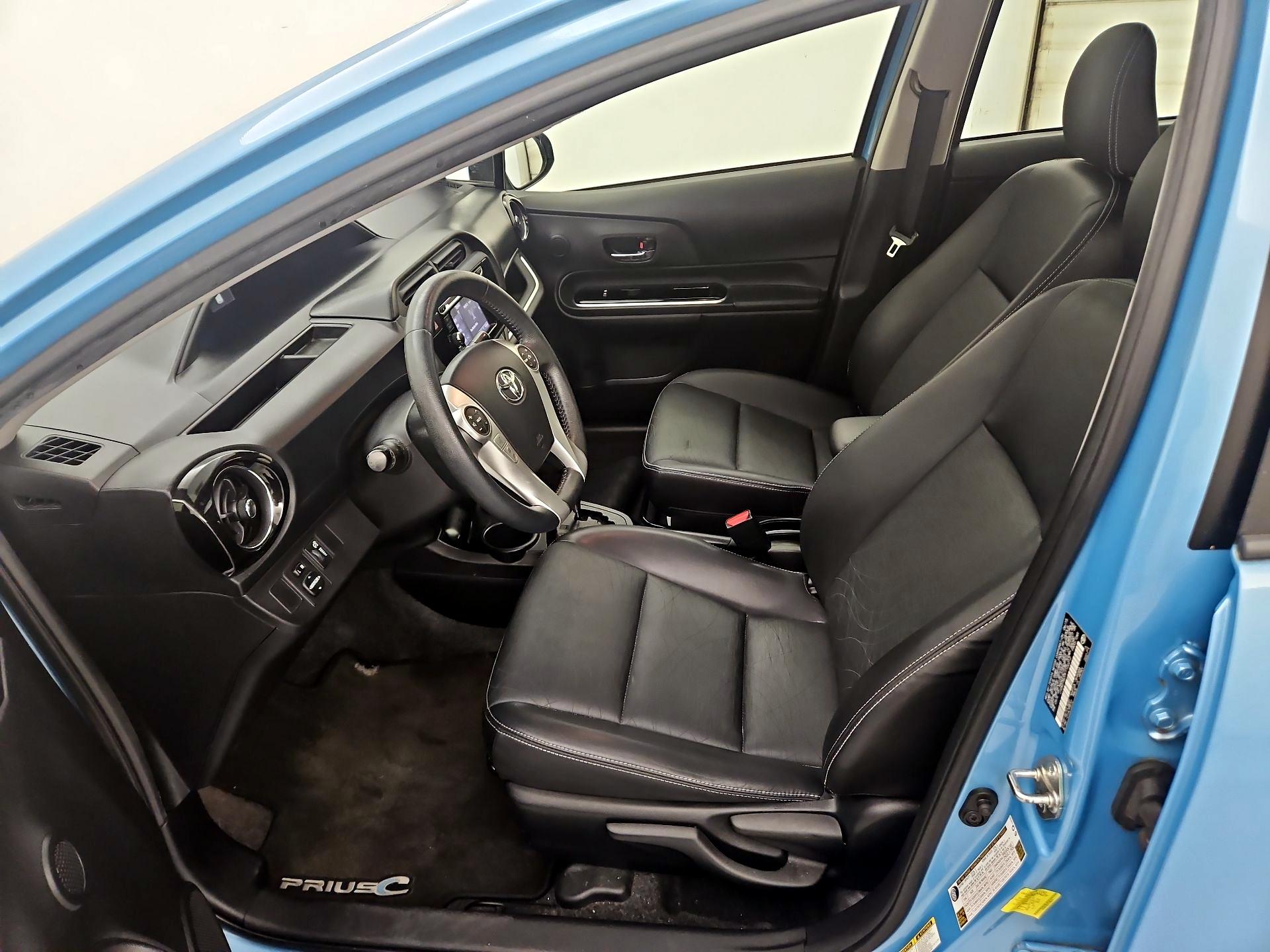 Thumbnail: 2015 Toyota Prius c - 11